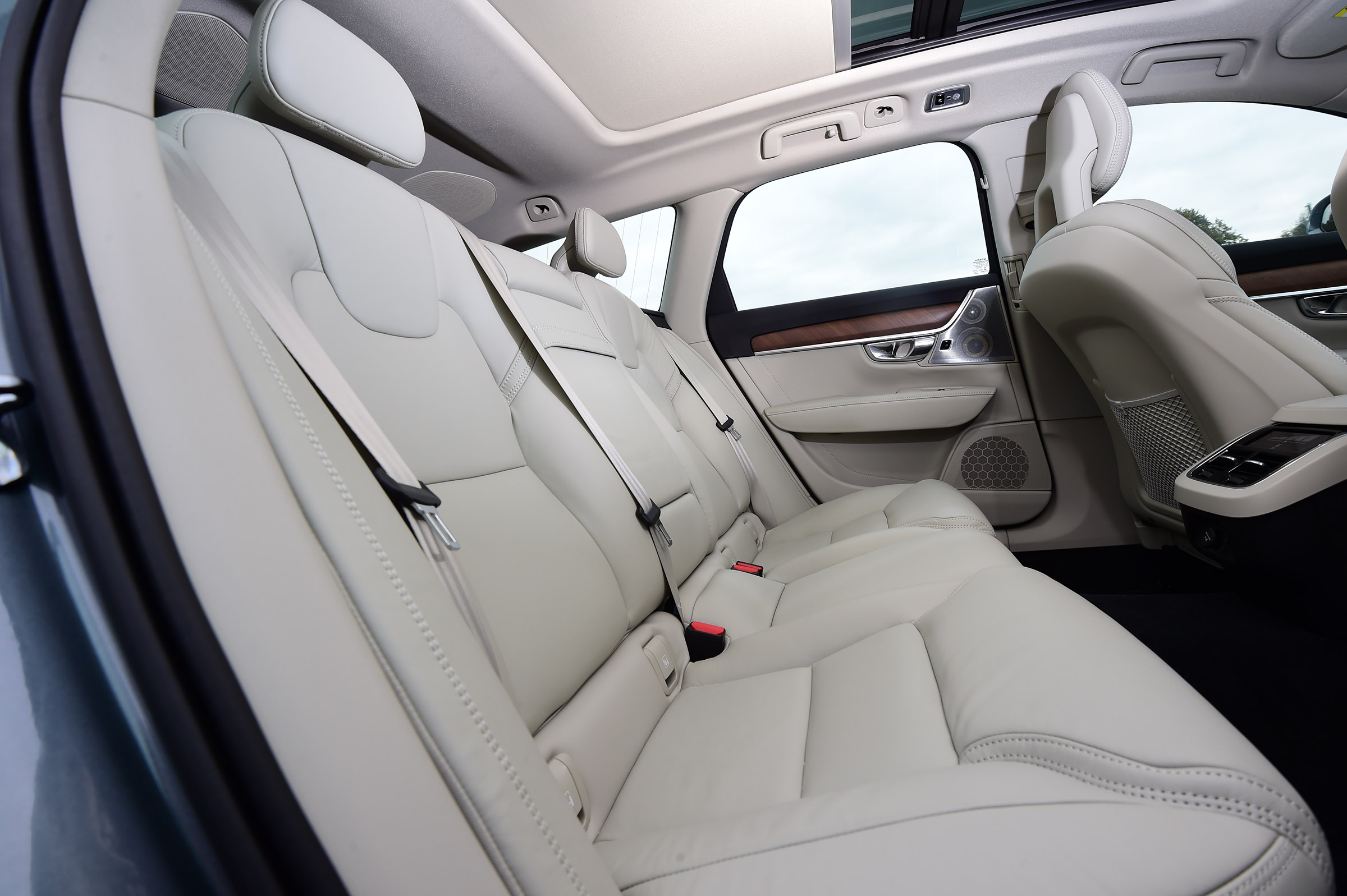 Volvo V90 - rear seats