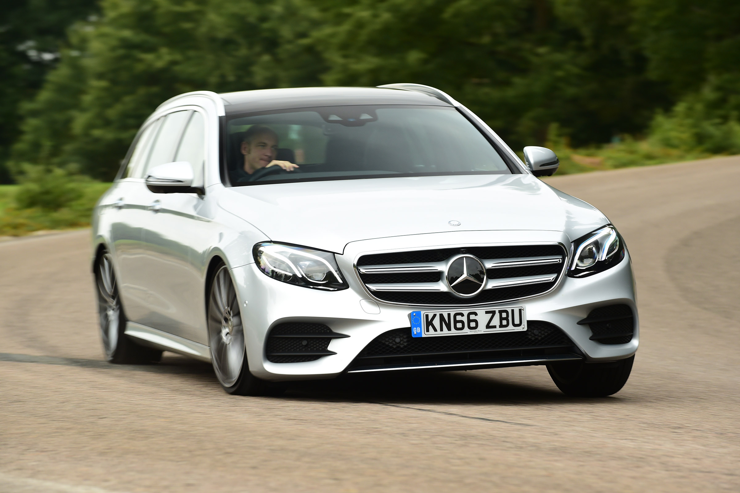 Mercedes E-Class Estate - front cornering