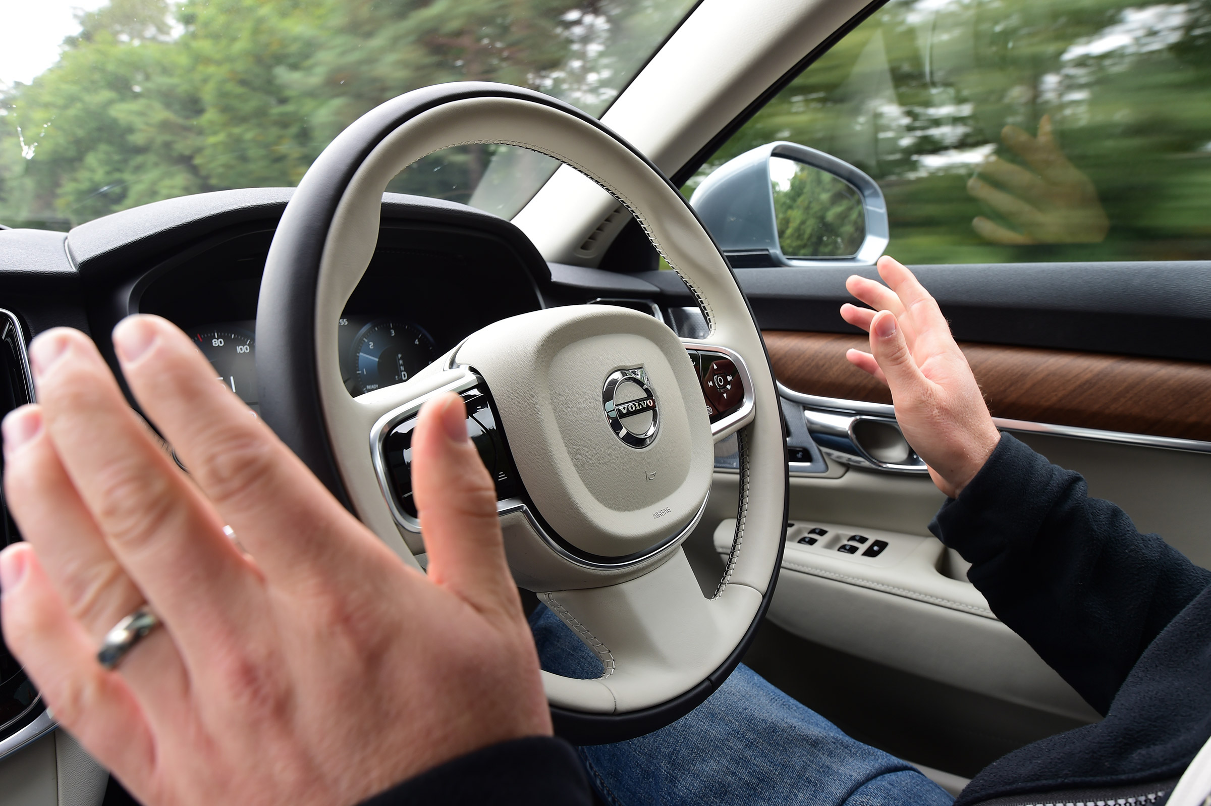 Volvo V90 - self-driving
