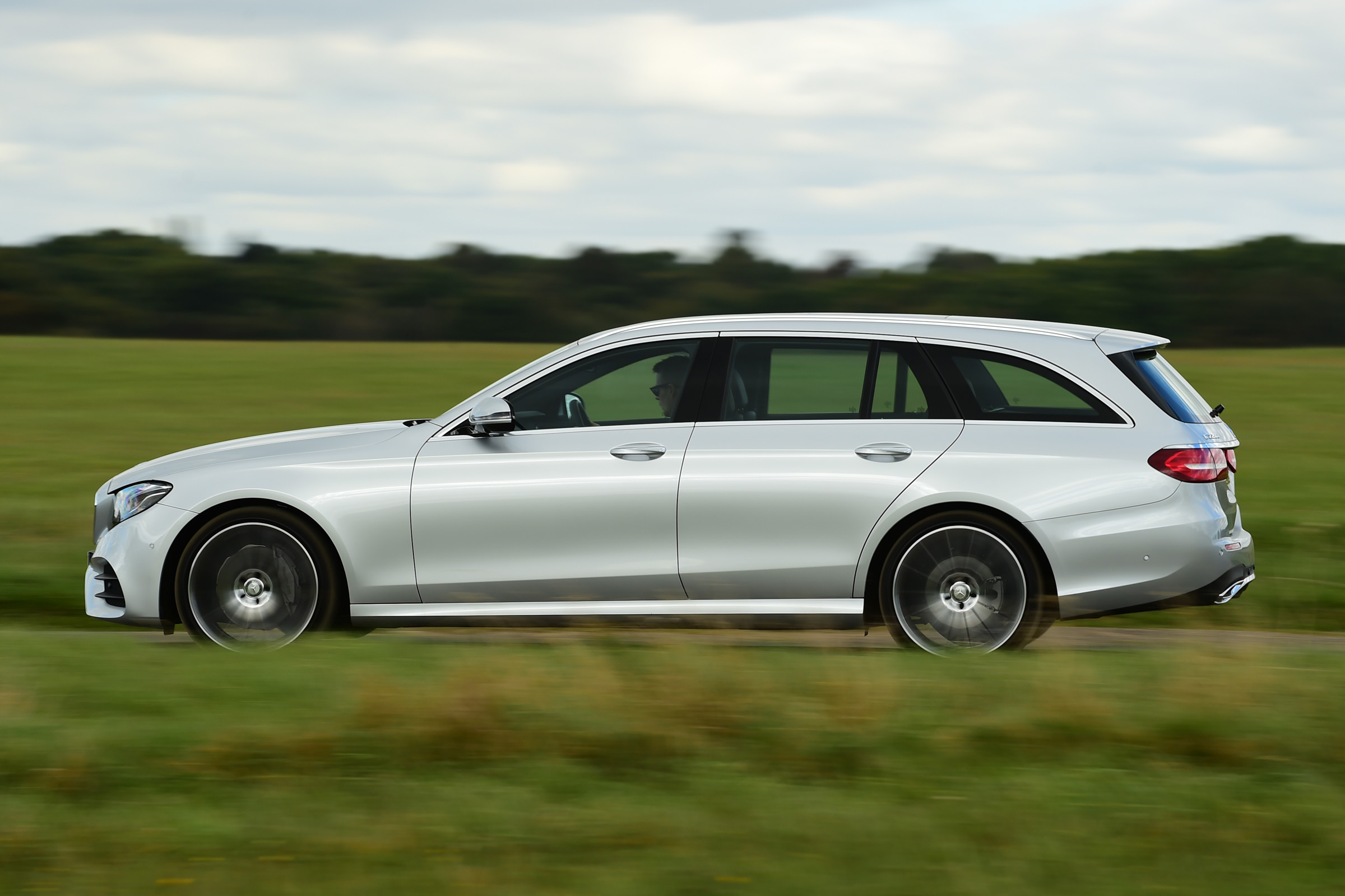 Mercedes E-Class Estate E220d UK - side tracking