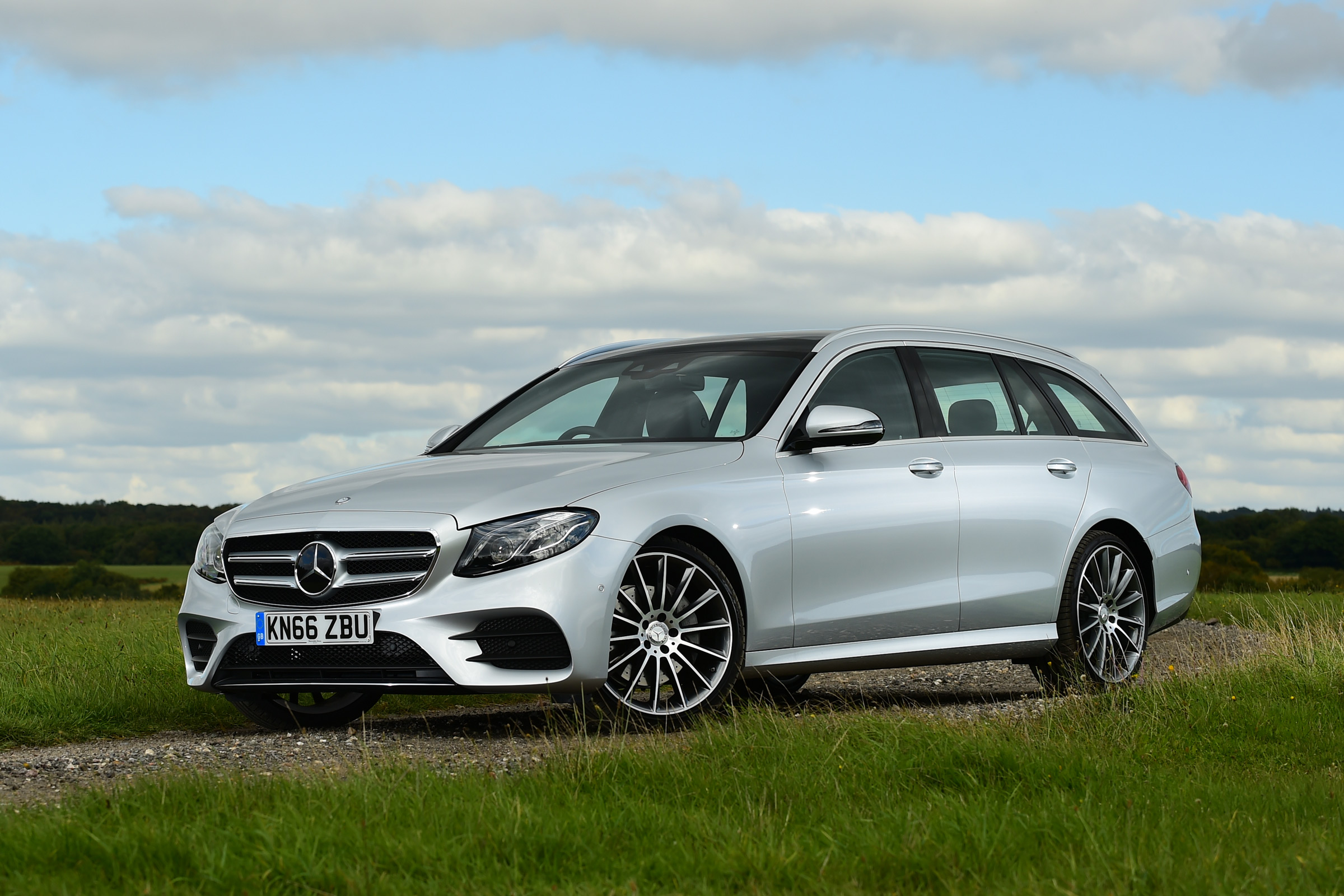 Mercedes E-Class Estate E220d UK - front quarter