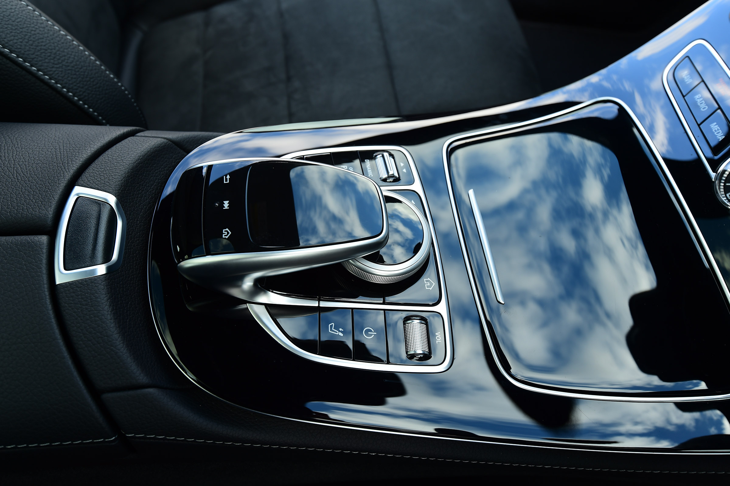 Mercedes E-Class Estate - centre console