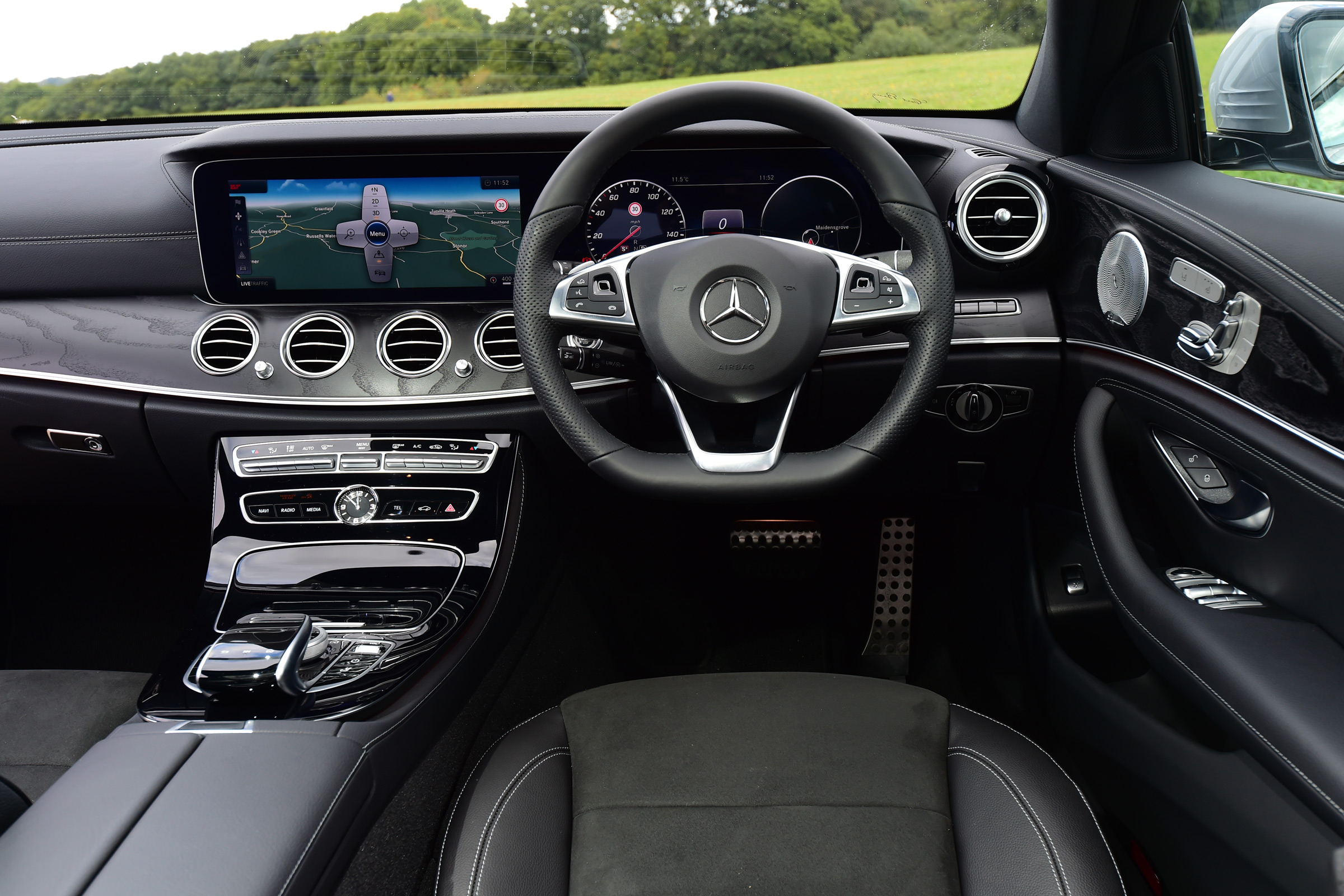 Mercedes E-Class Estate E220d UK - interior