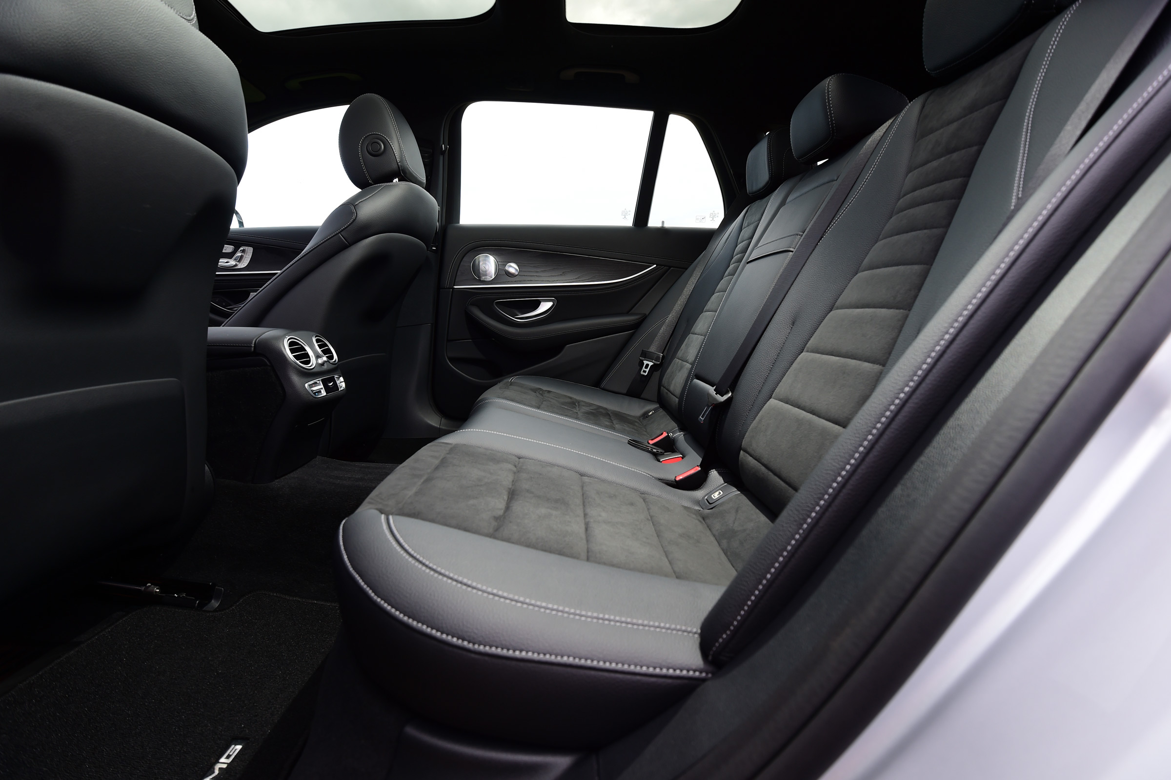 Mercedes E-Class Estate E220d UK - rear seats