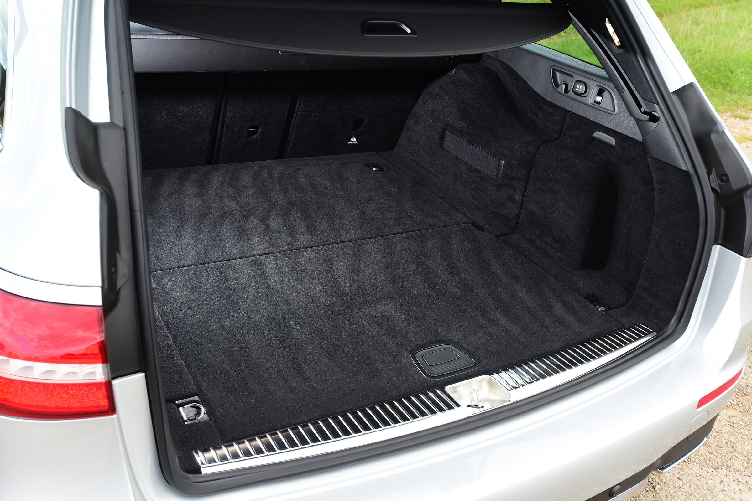 Mercedes E-Class Estate E220d UK - boot