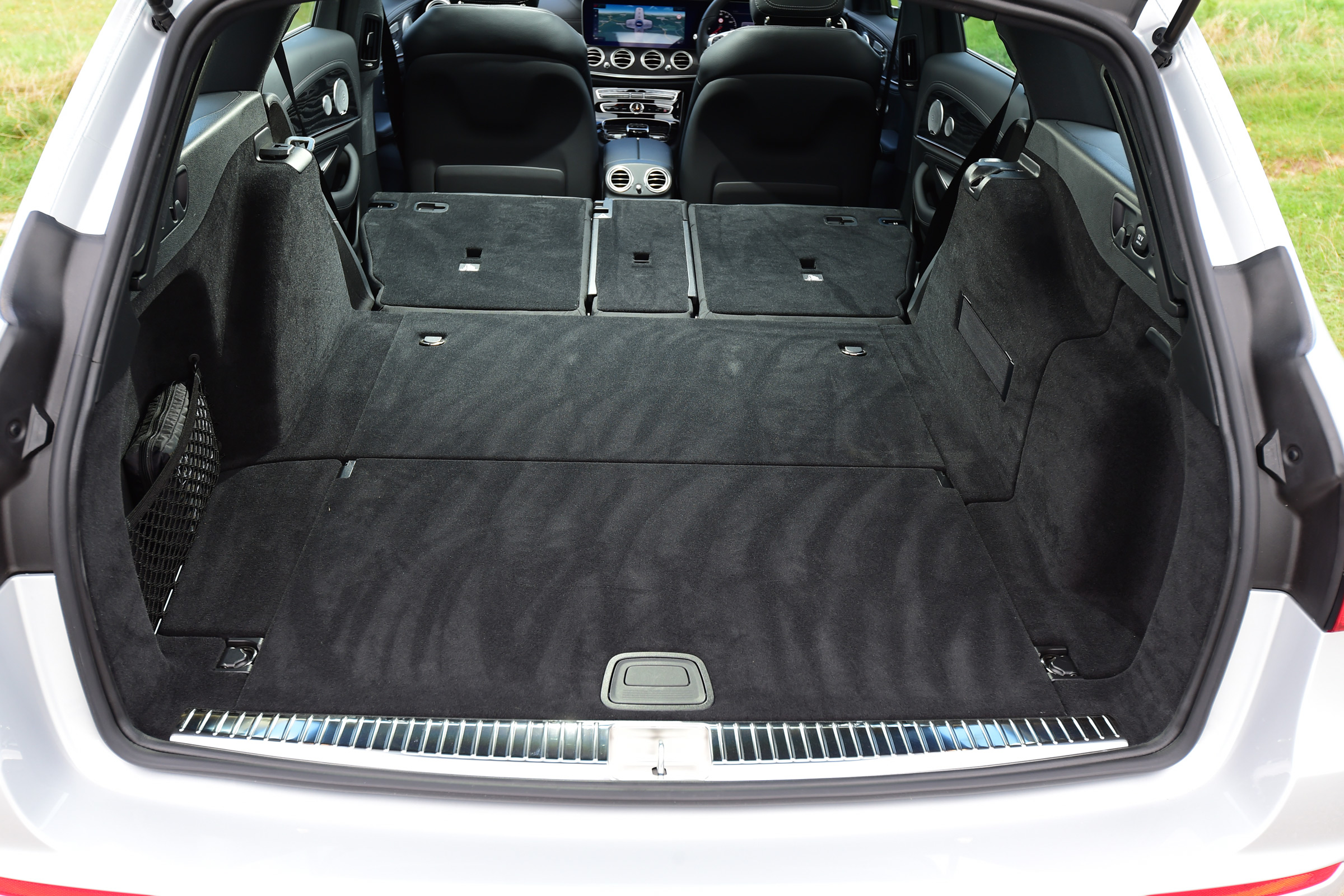Mercedes E-Class Estate E220d UK - boot seats down