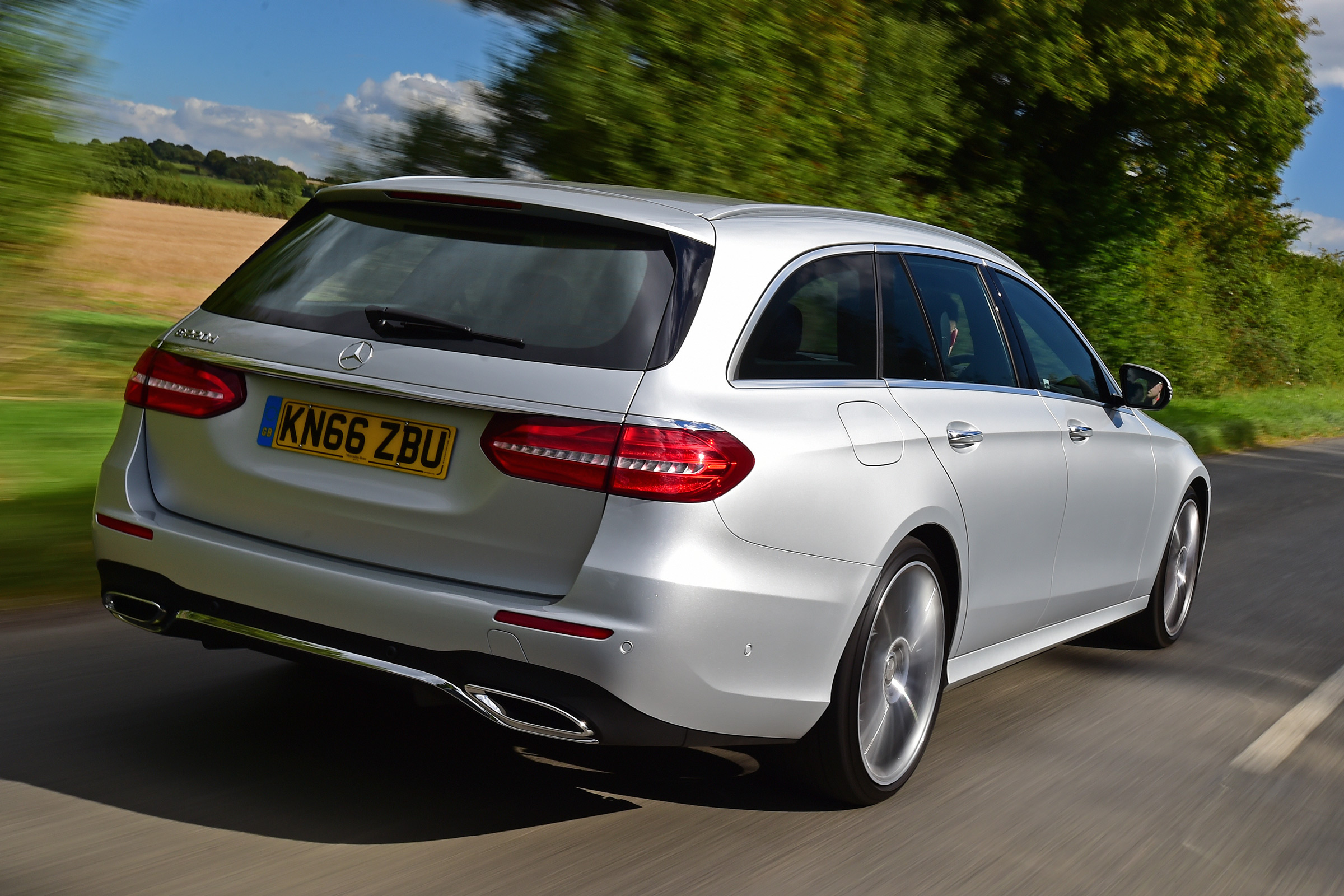 Mercedes E-Class Estate E220d UK - rear tracking