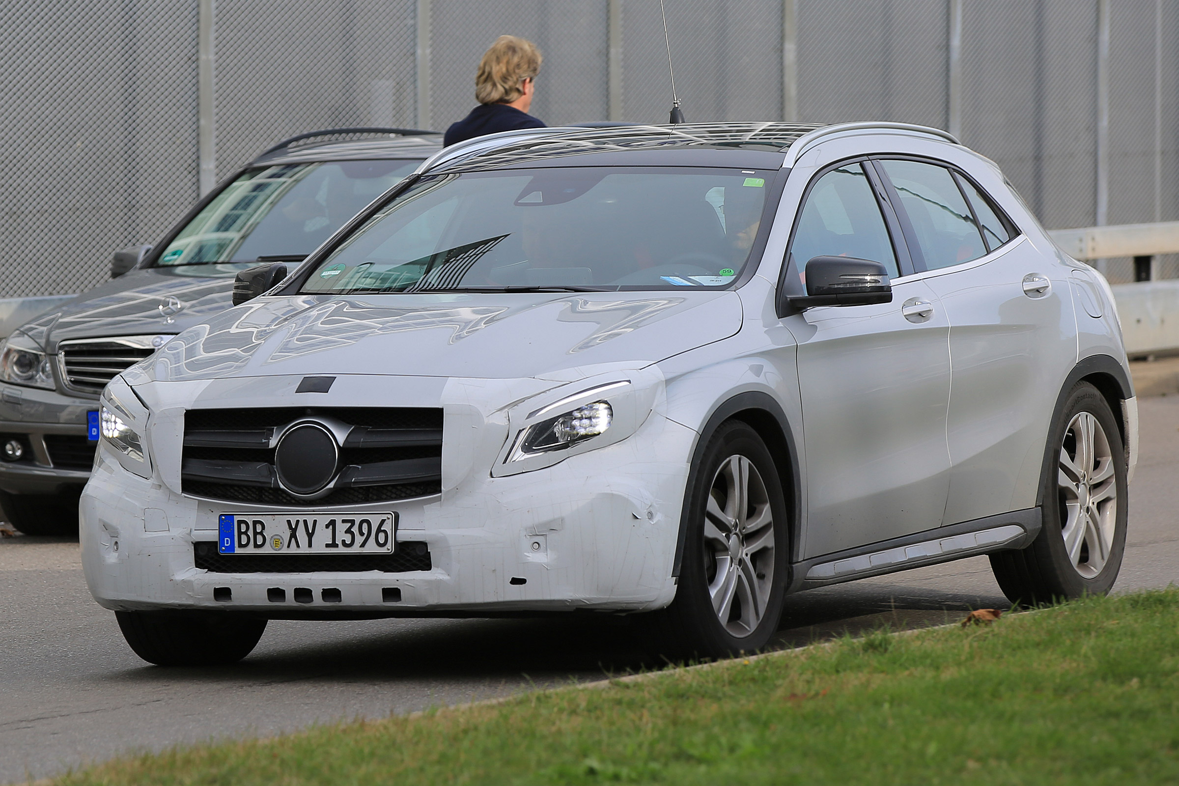 Mercedes GLA facelift 2017 spied 1