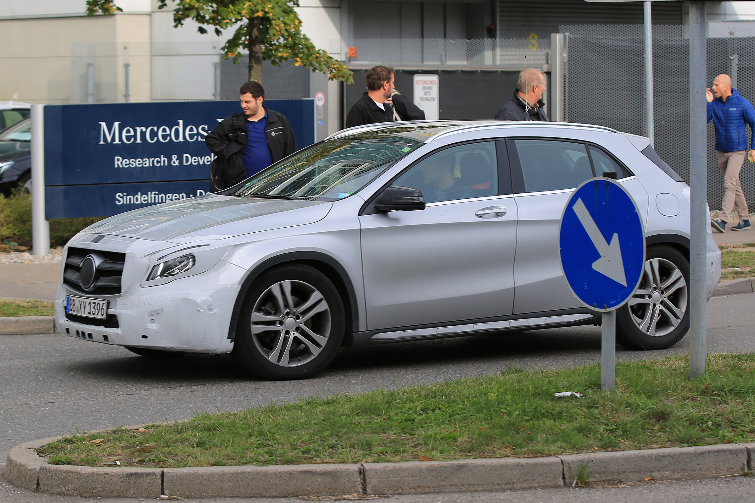 Mercedes GLA facelift 2017 spied 5