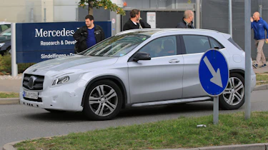 Mercedes GLA facelift 2017 spied 5