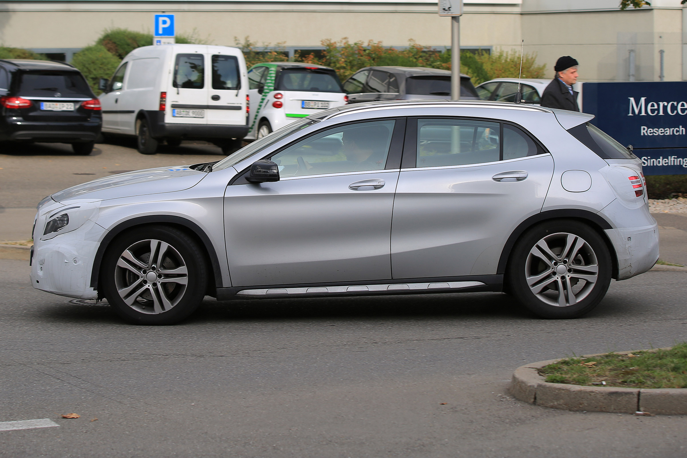 Mercedes GLA facelift 2017 spied 6