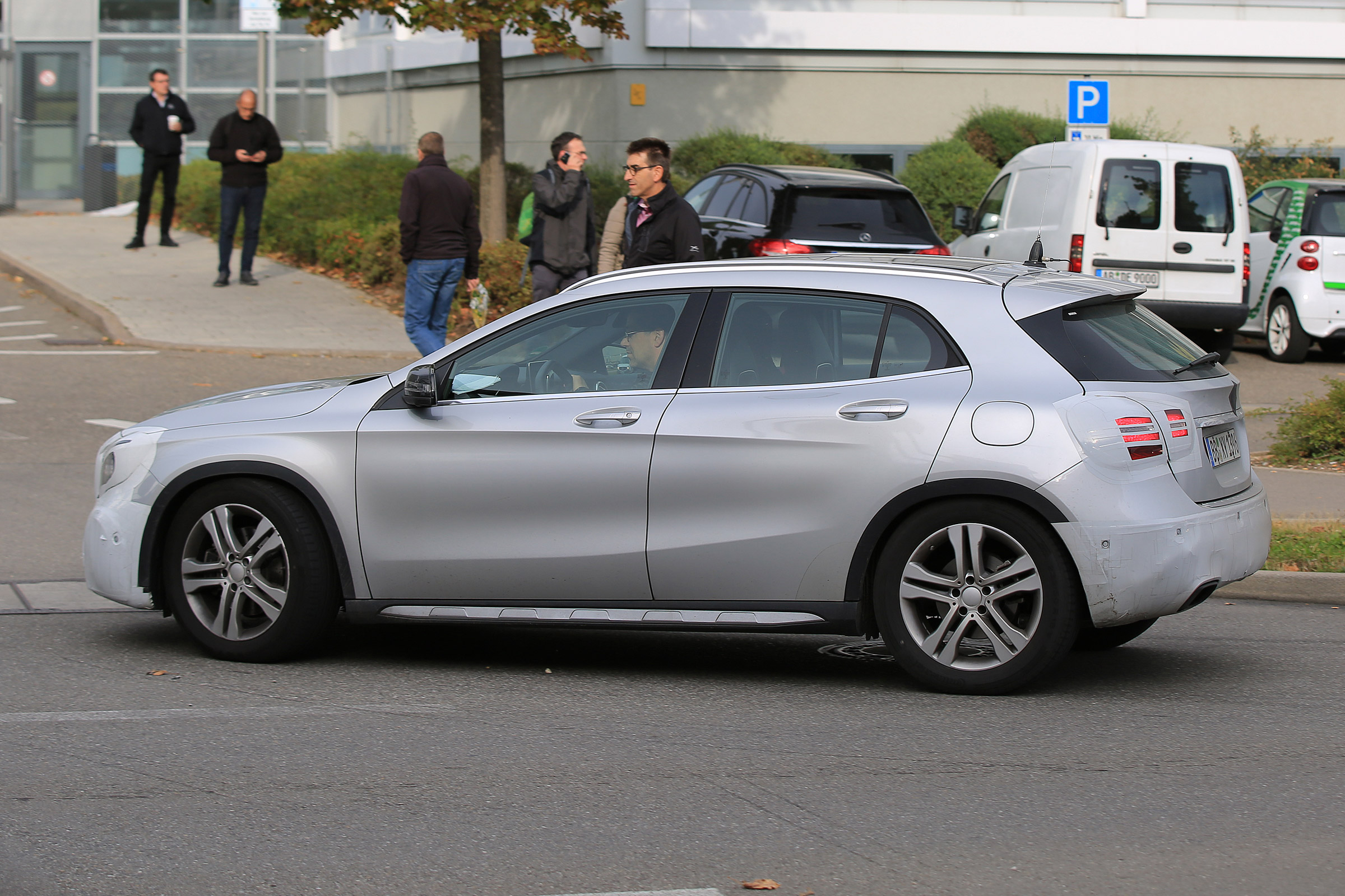 Mercedes GLA facelift 2017 spied 7
