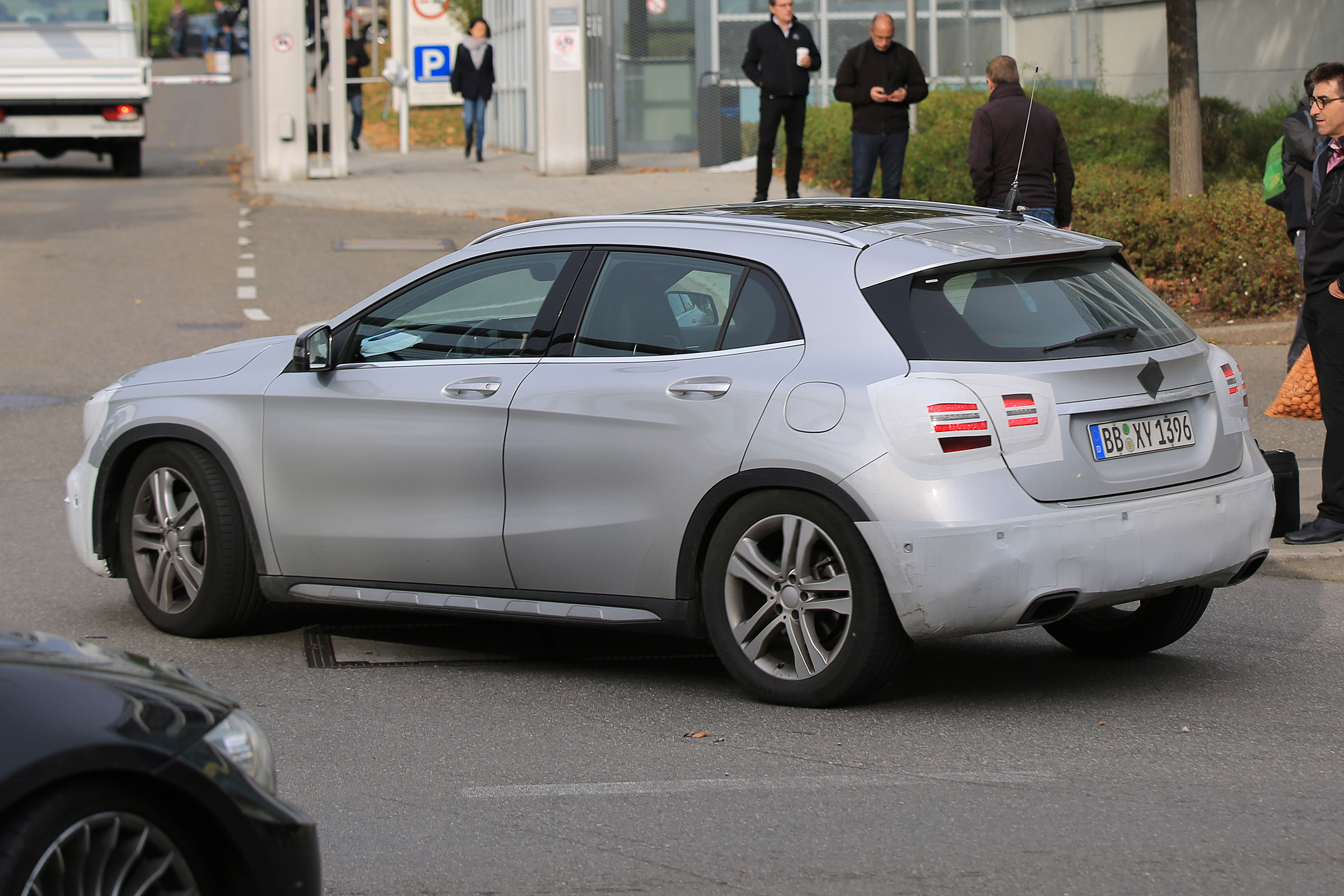 Mercedes GLA facelift 2017 spied 2