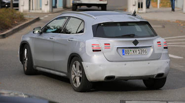 Mercedes GLA facelift 2017 spied 8