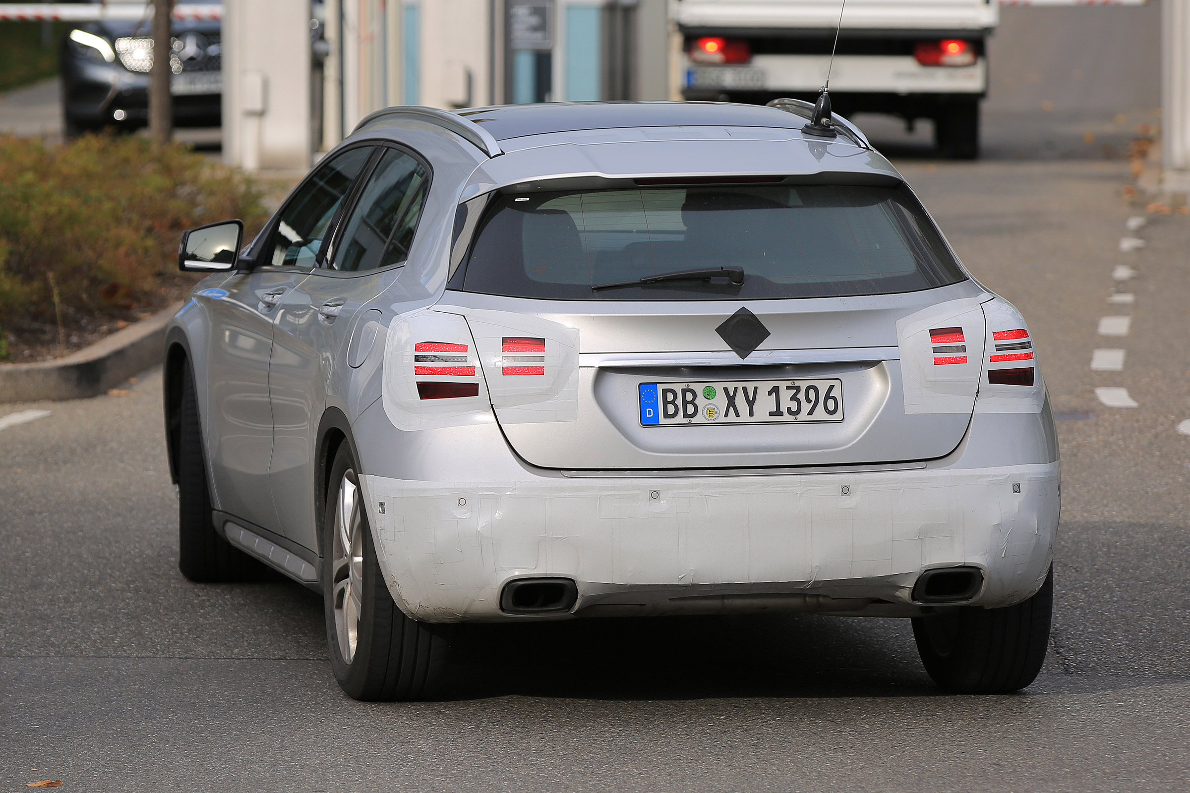 Mercedes GLA facelift 2017 spied 4