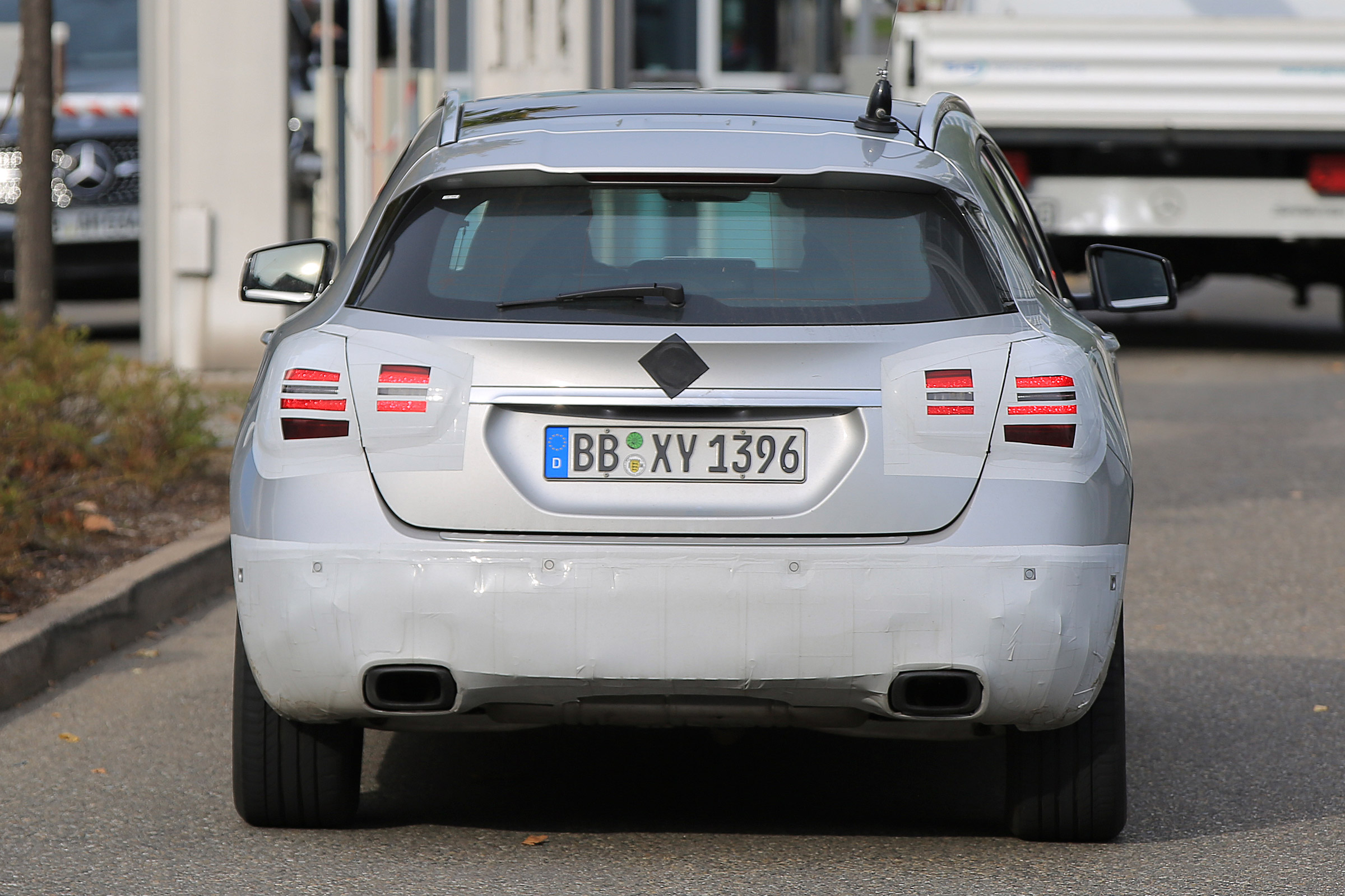 Mercedes GLA facelift 2017 spied 9