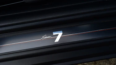MINI Seven - sill