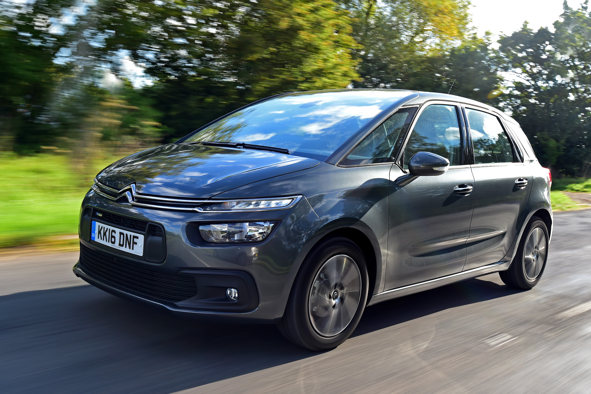 Citroen C4 Picasso Touch Edition - front tracking