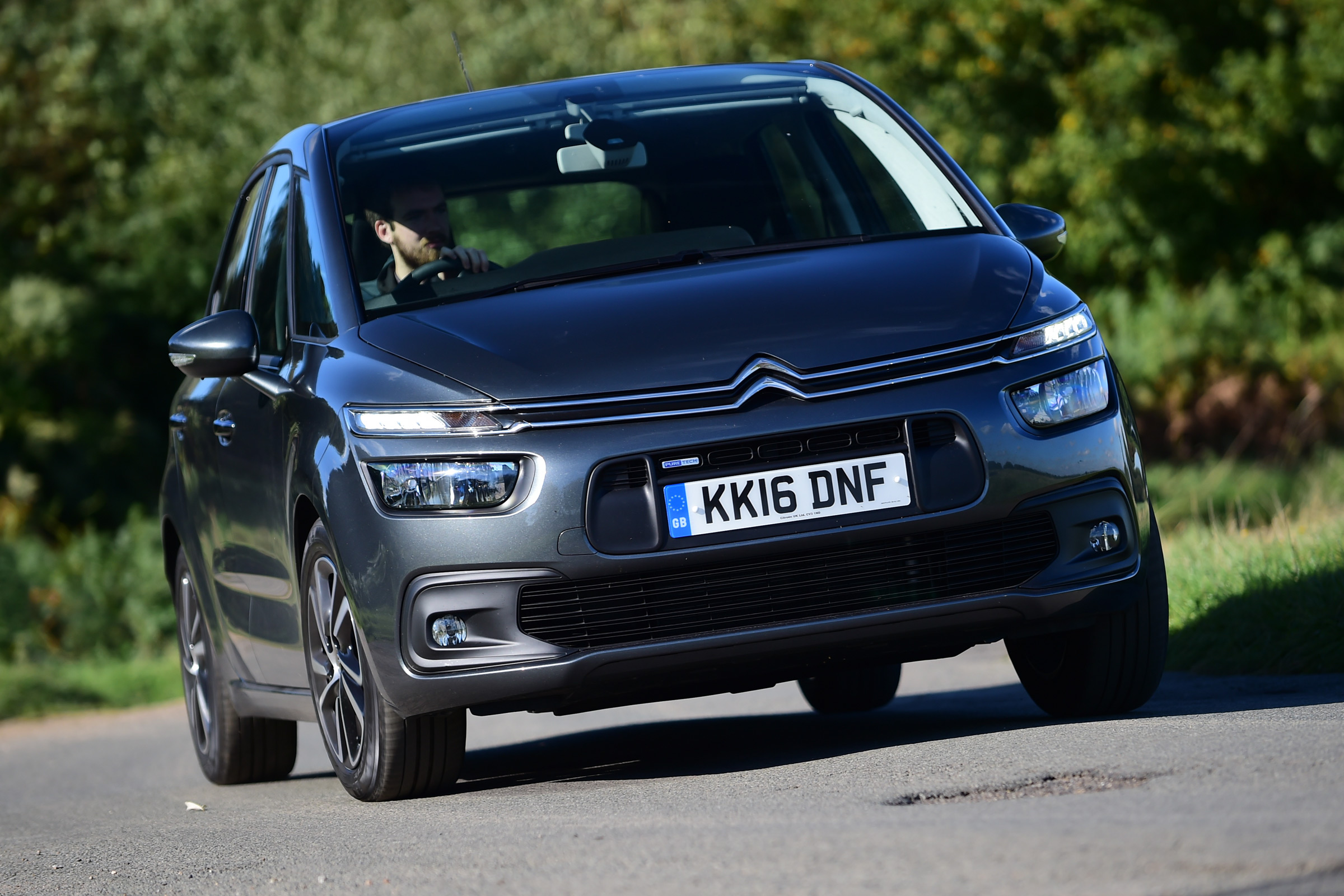 Citroen C4 Picasso Touch Edition - front cornering