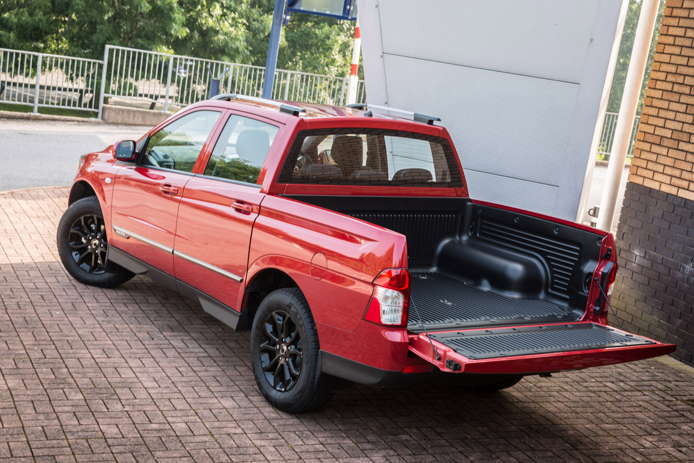 SsangYong Musso - bed open
