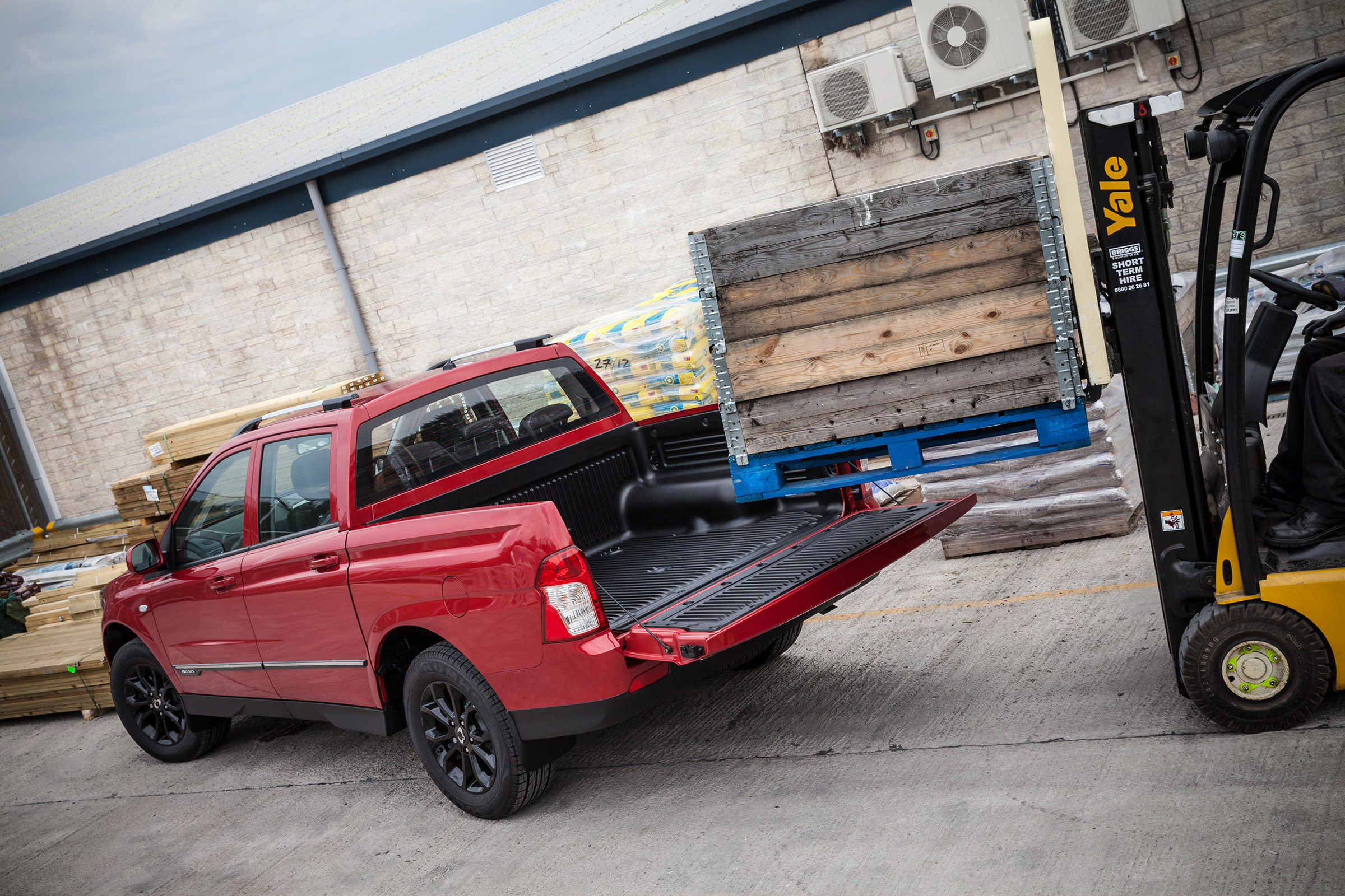 SsangYong Musso - loading