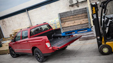 SsangYong Musso - loading
