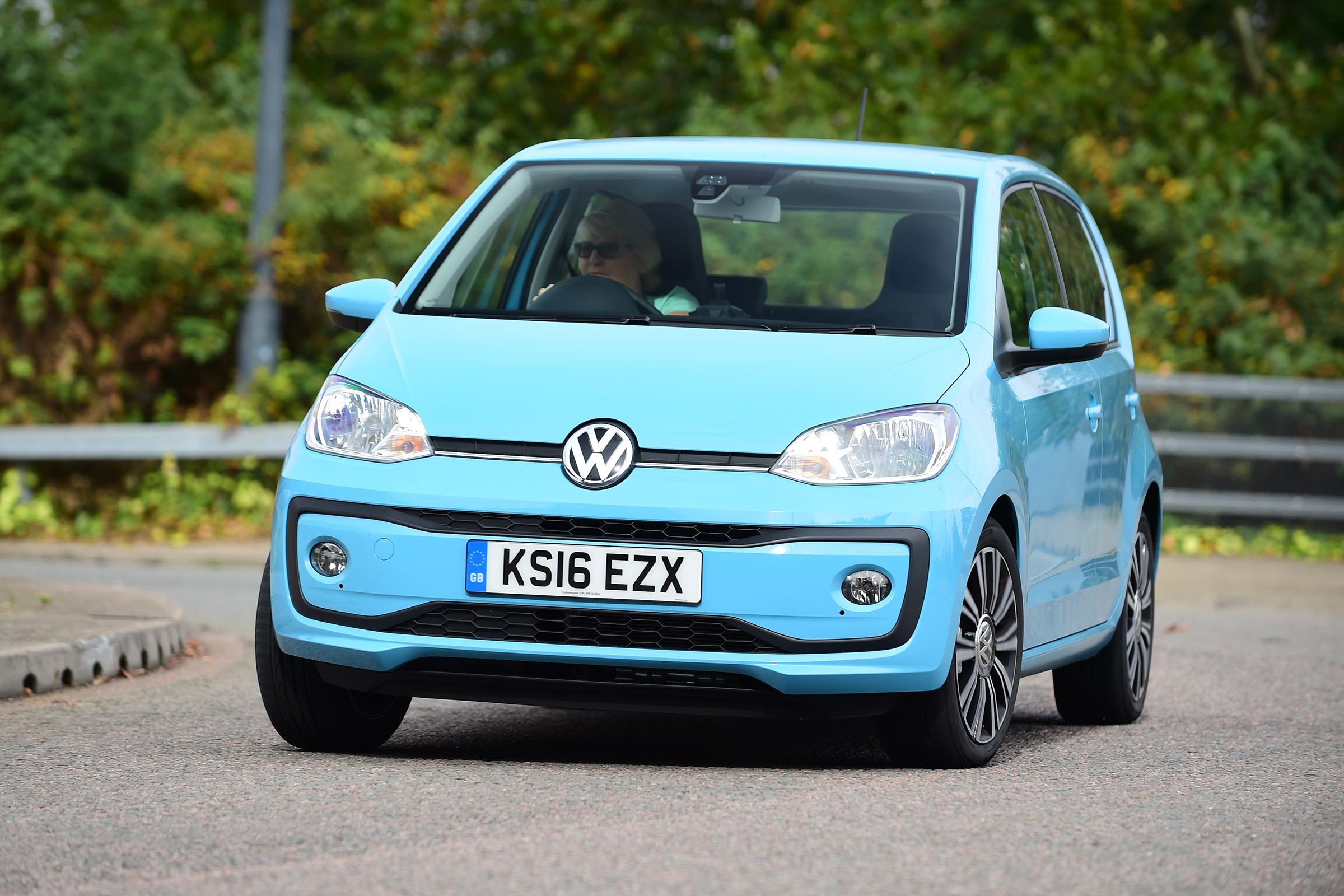 Volkswagen up! - front cornering