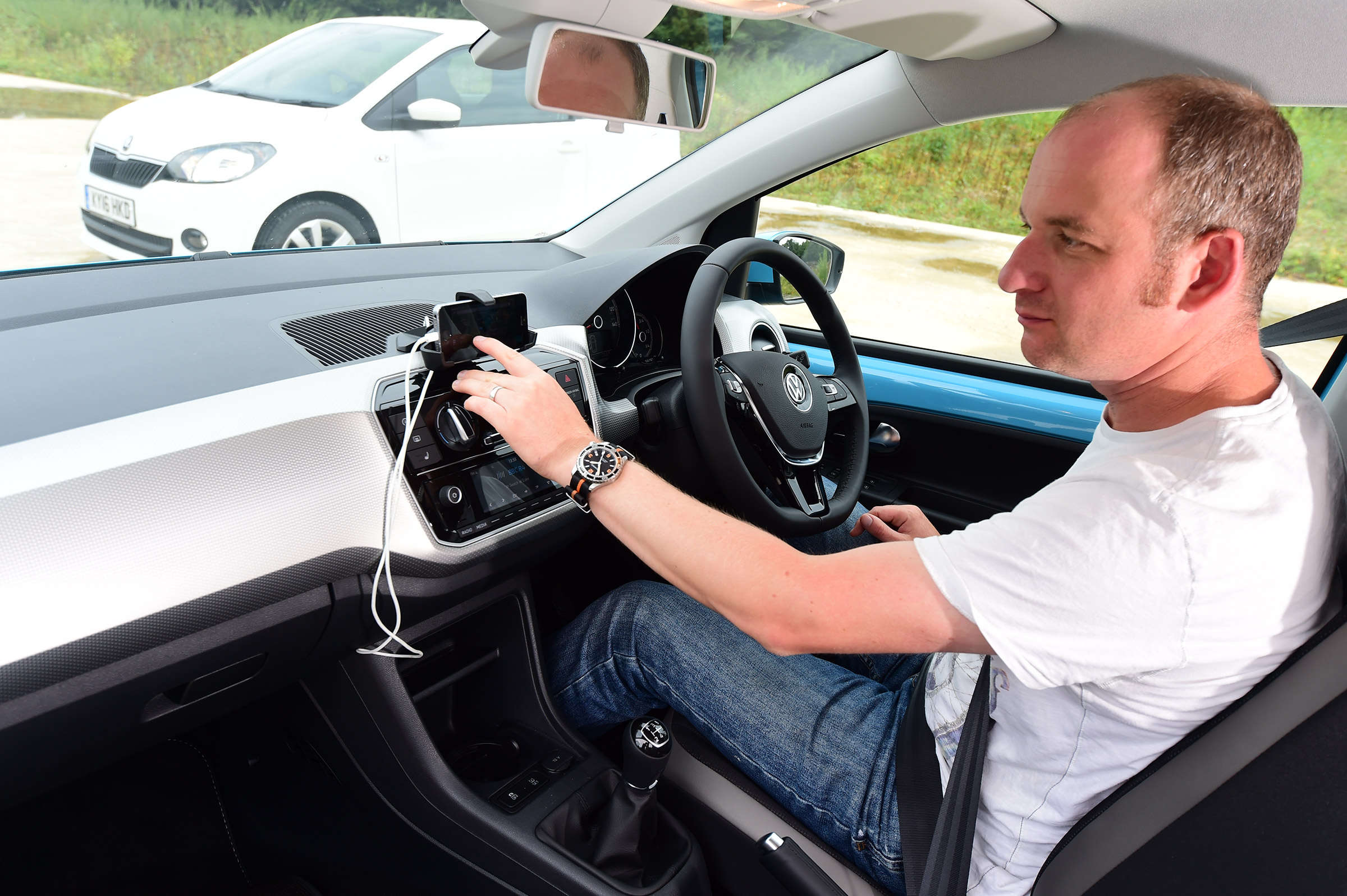 Volkswagen up! vs Skoda Citigo - in-car