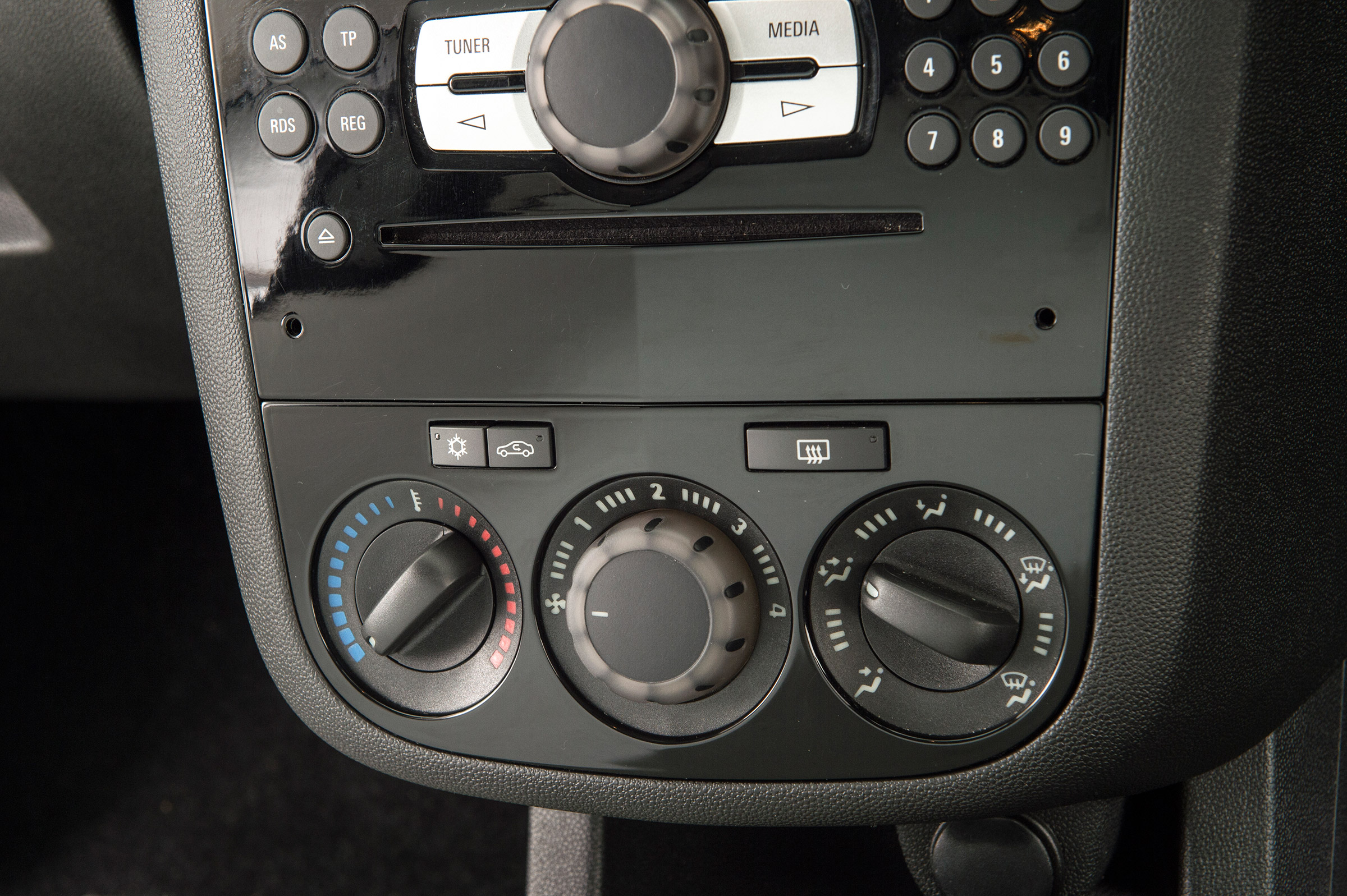 Used Vauxhall Corsa - centre console