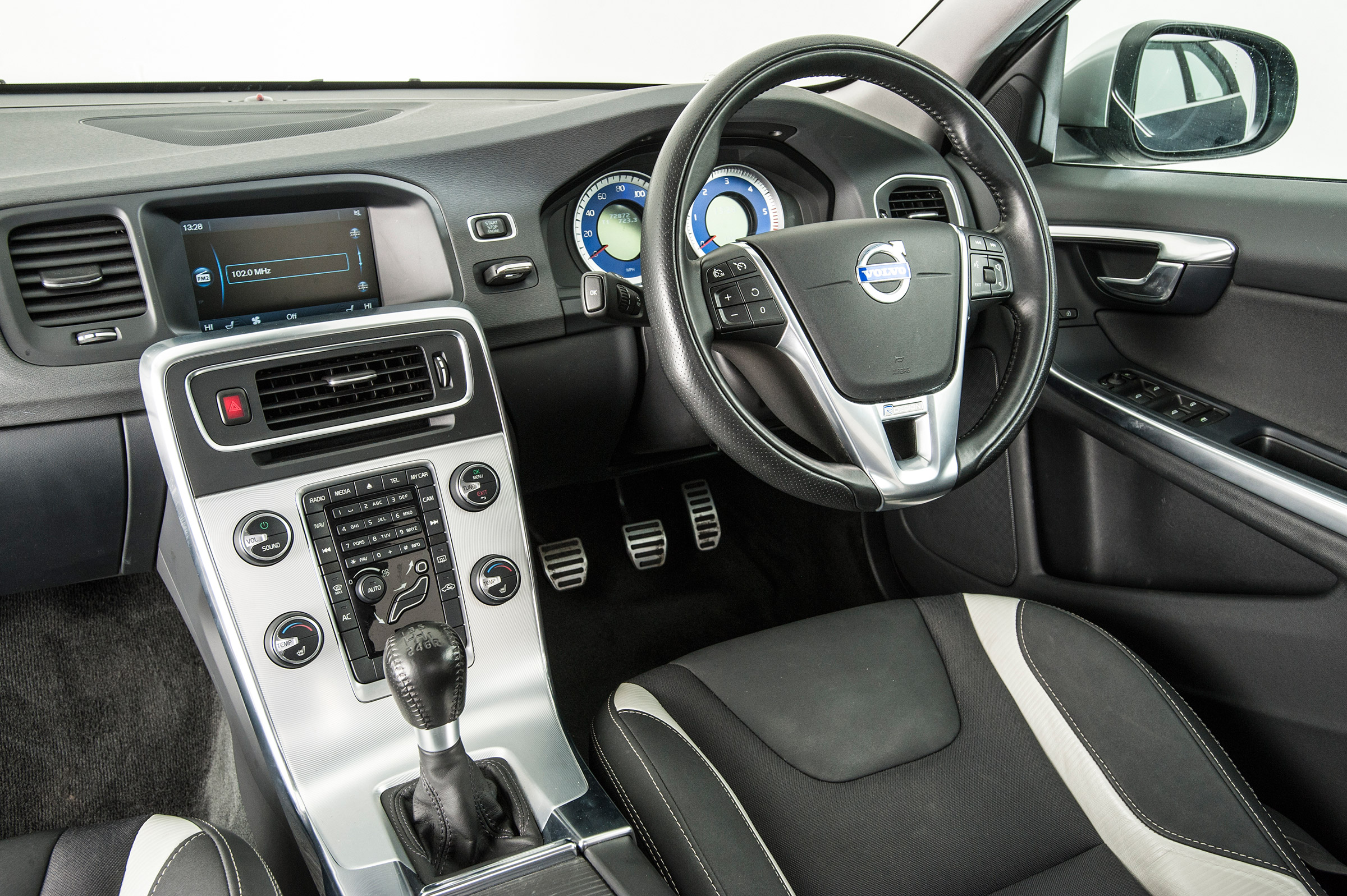 Used Volvo V60 - interior