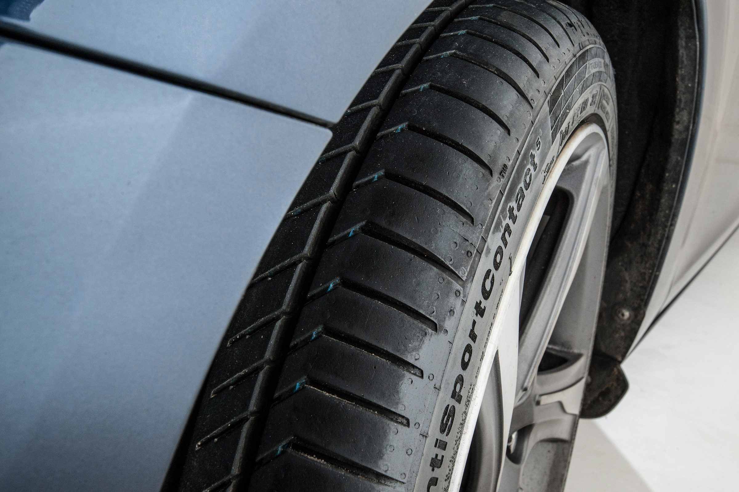 Used Volvo V60 - tyre