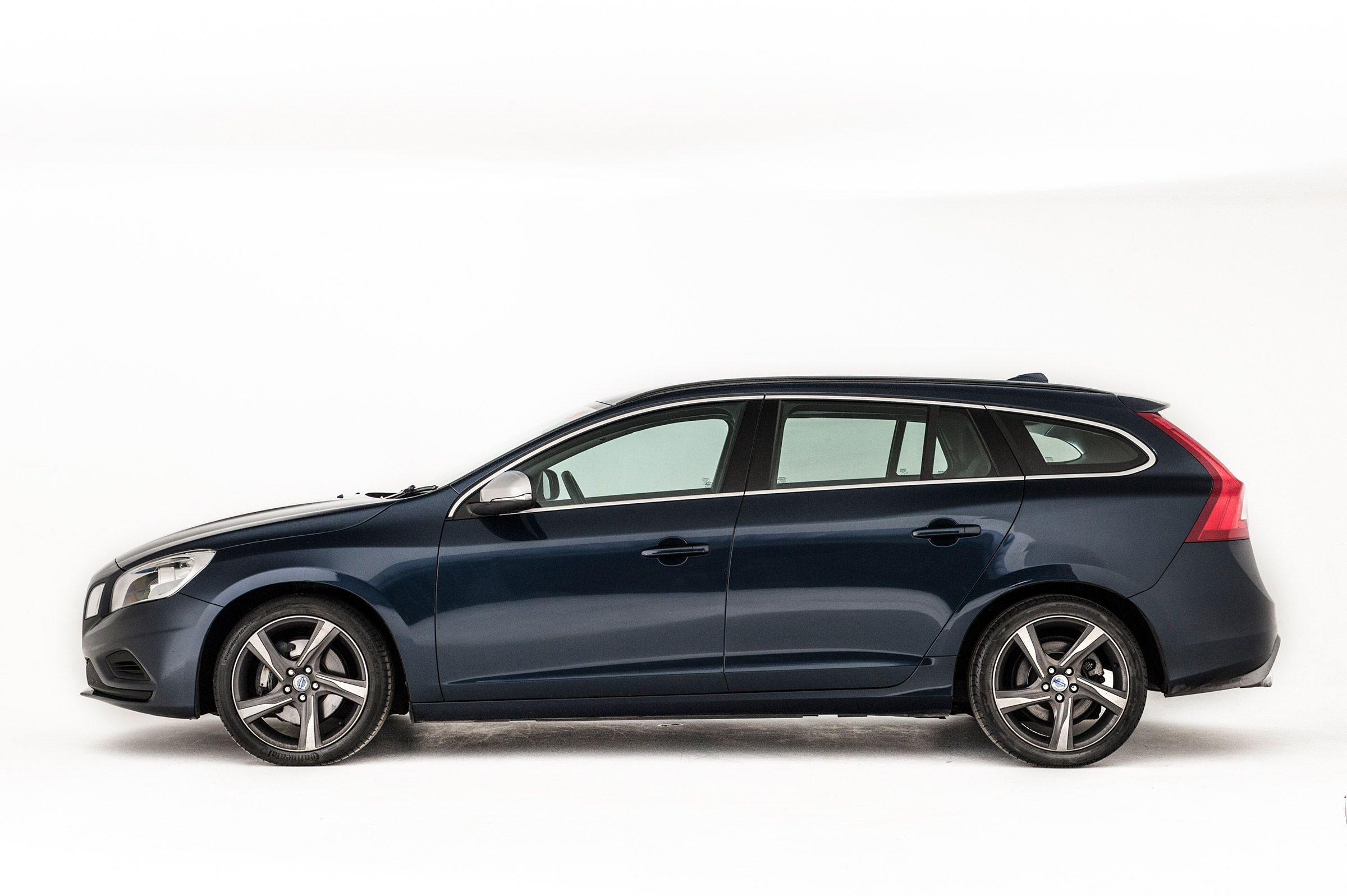 Used Volvo V60 - side