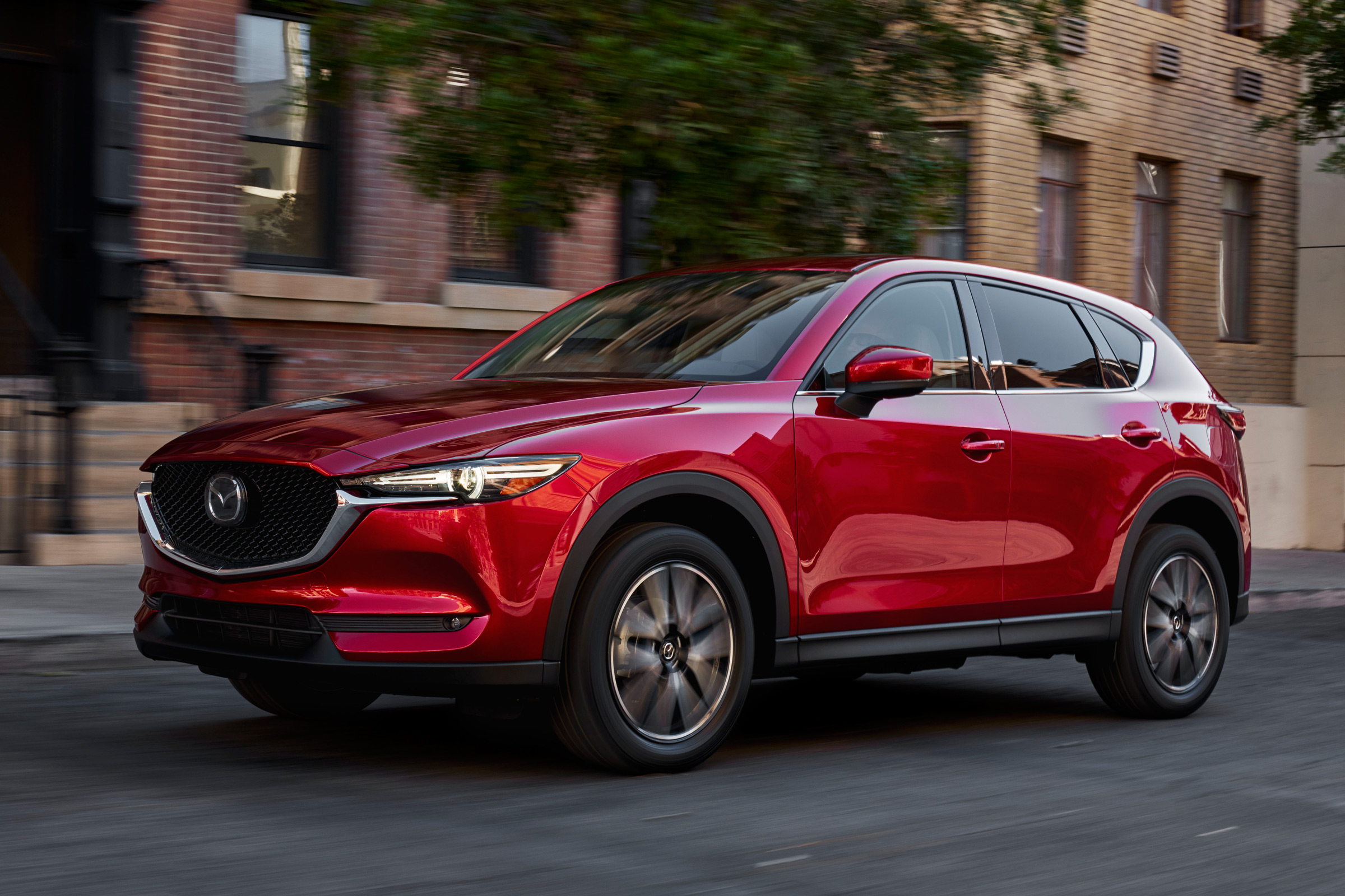 Mazda CX-5 LA Motor Show 2016 - front tracking