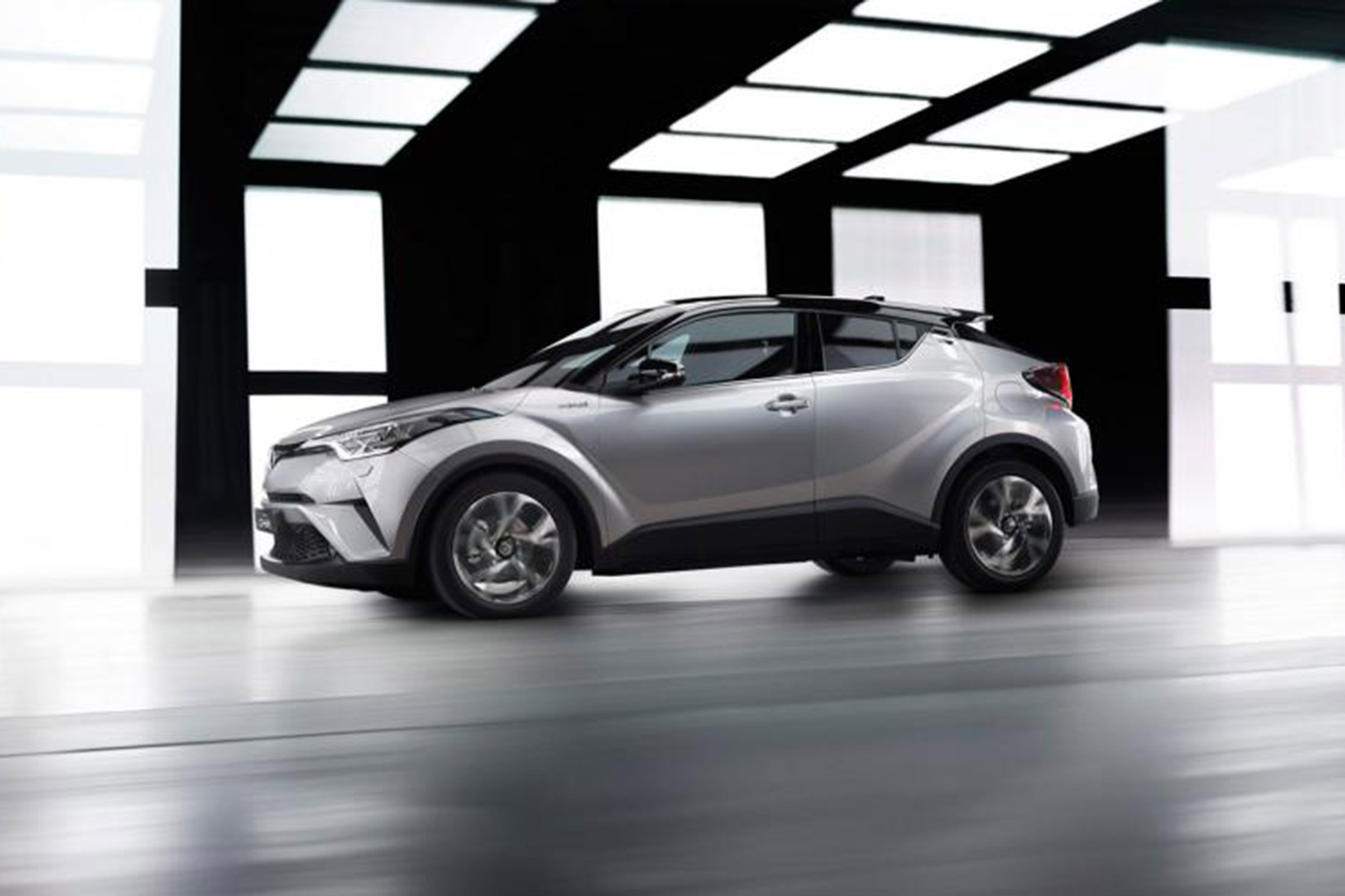 Toyota CH-R - driving