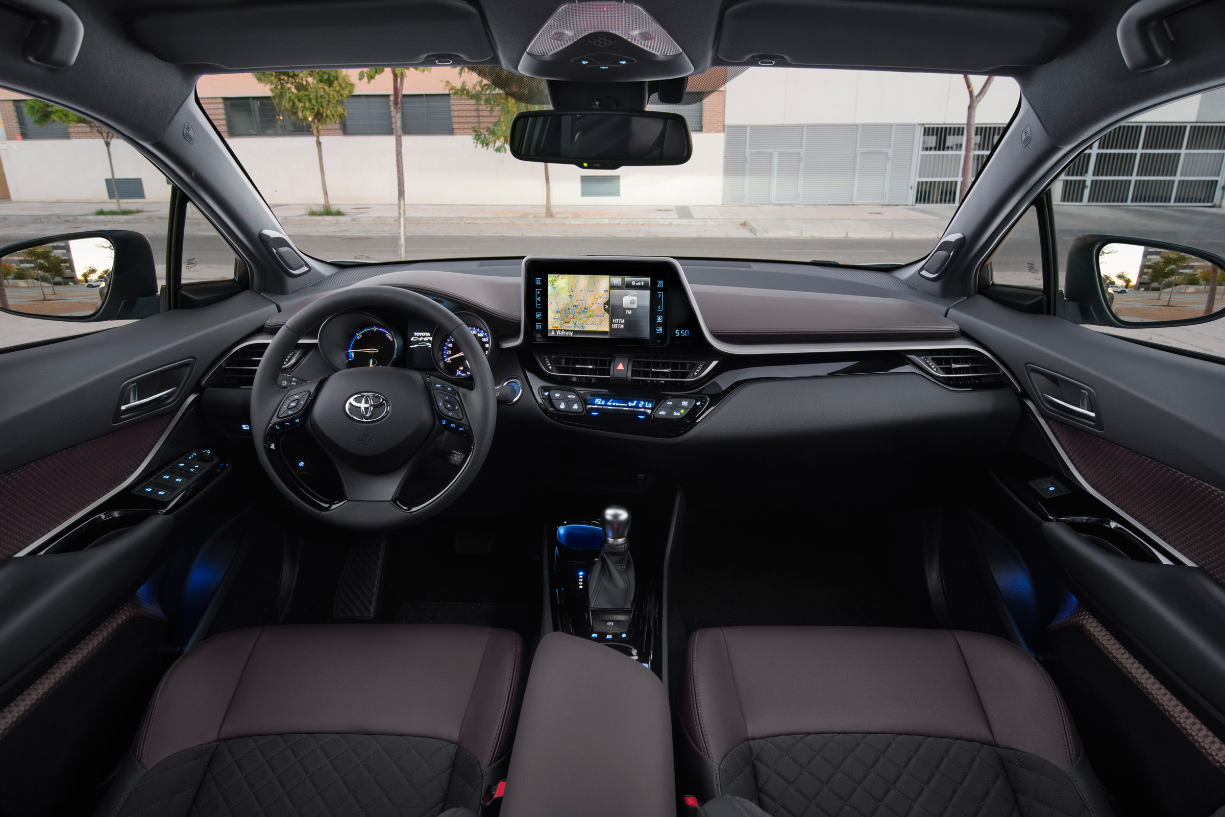 Toyota C-HR - dash