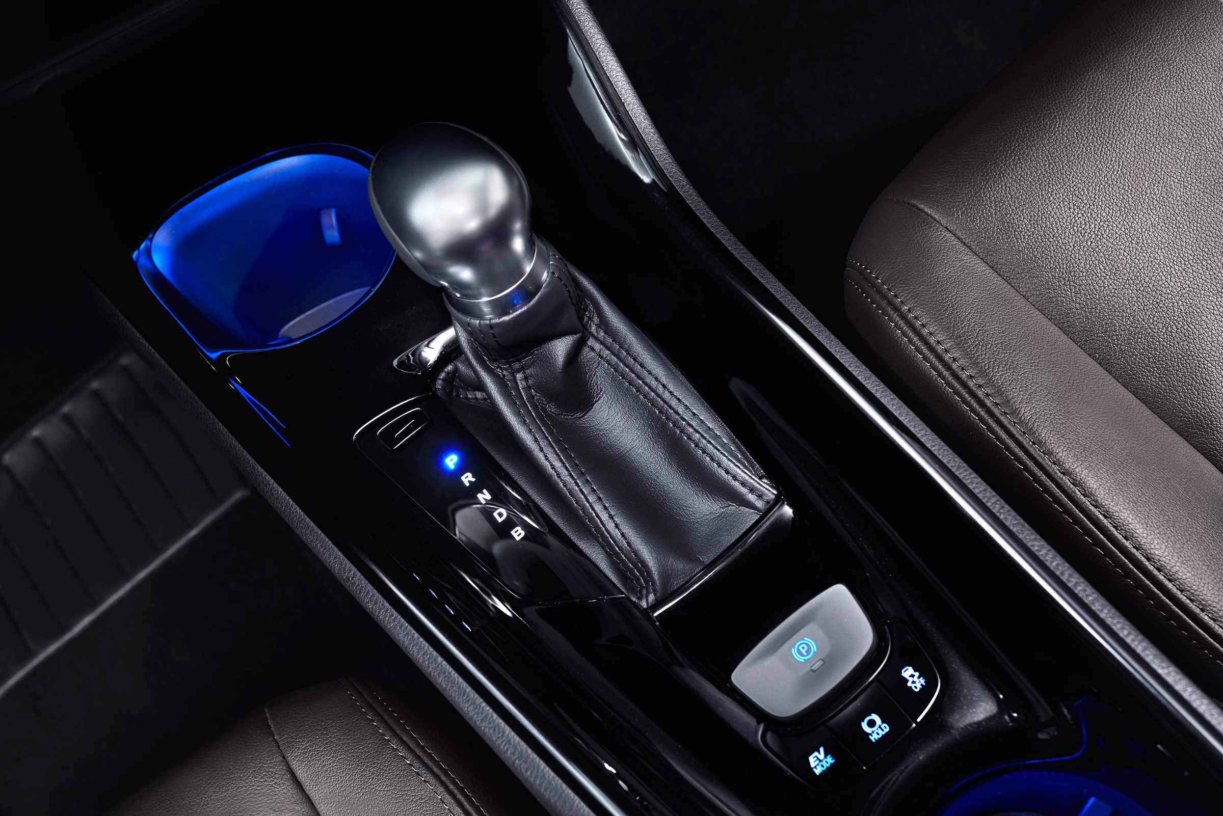 Toyota C-HR - gearstick