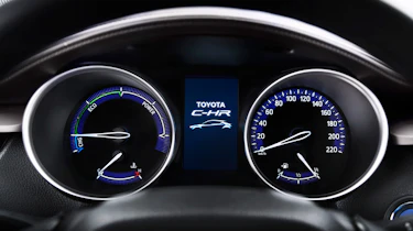 Toyota C-HR - dials