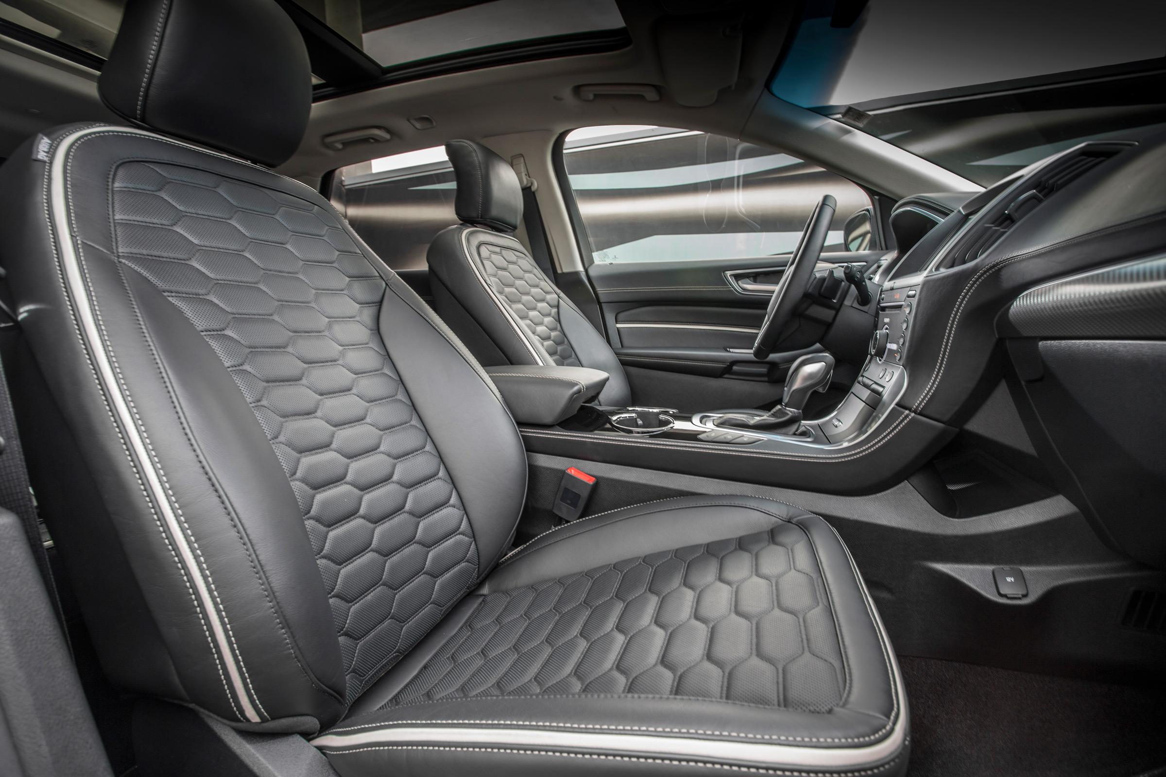 Ford Edge Vignale - front seats