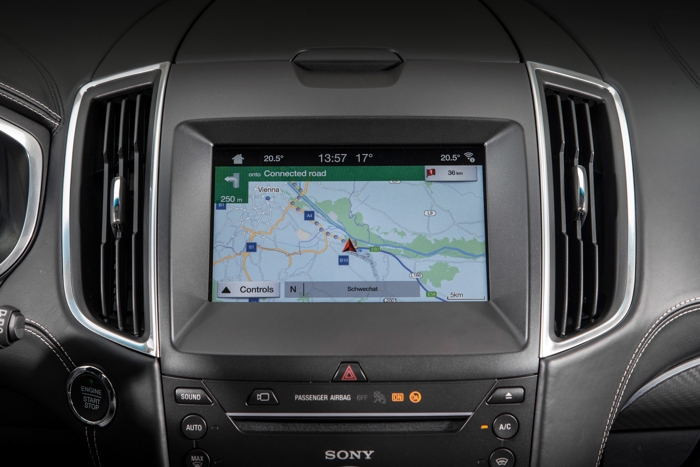 Ford Edge Vignale - infotainment