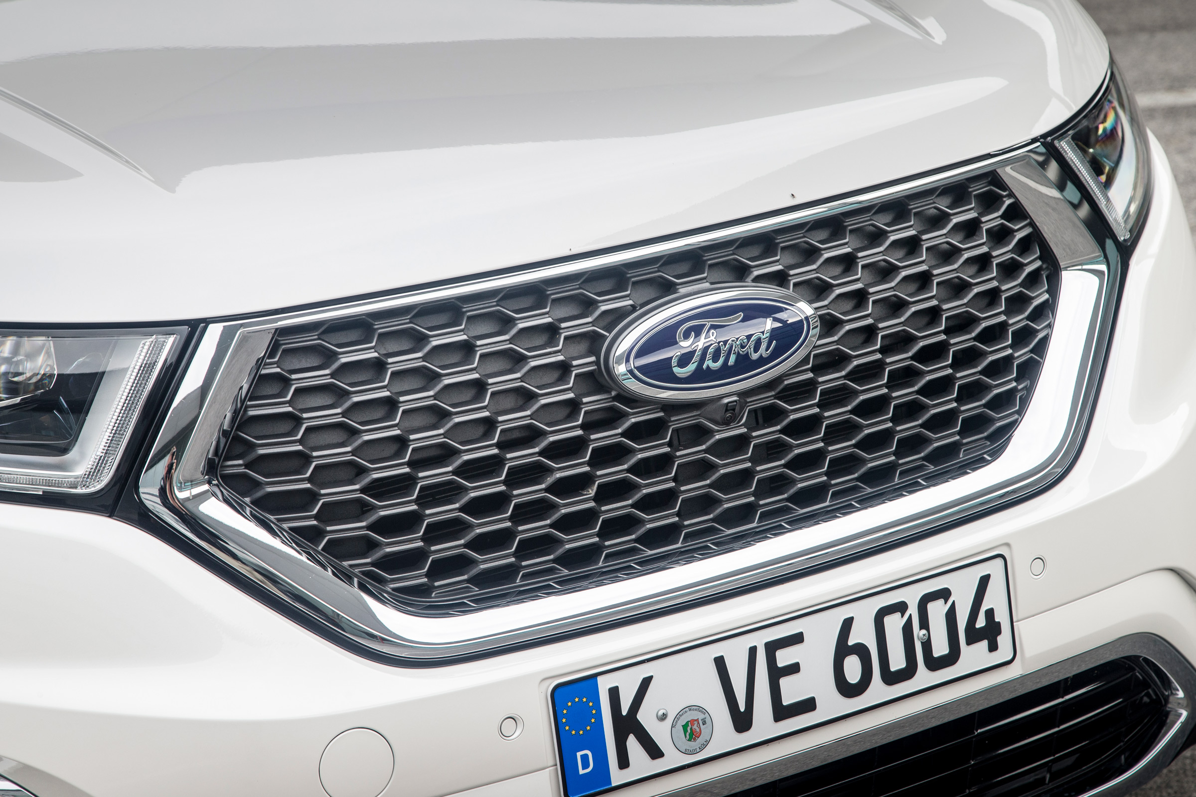 Ford Edge Vignale - front grille