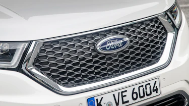 Ford Edge Vignale - front grille