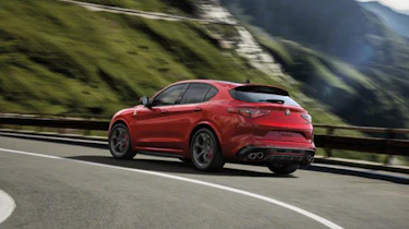 Alfa Romeo Stelvio rear tracking
