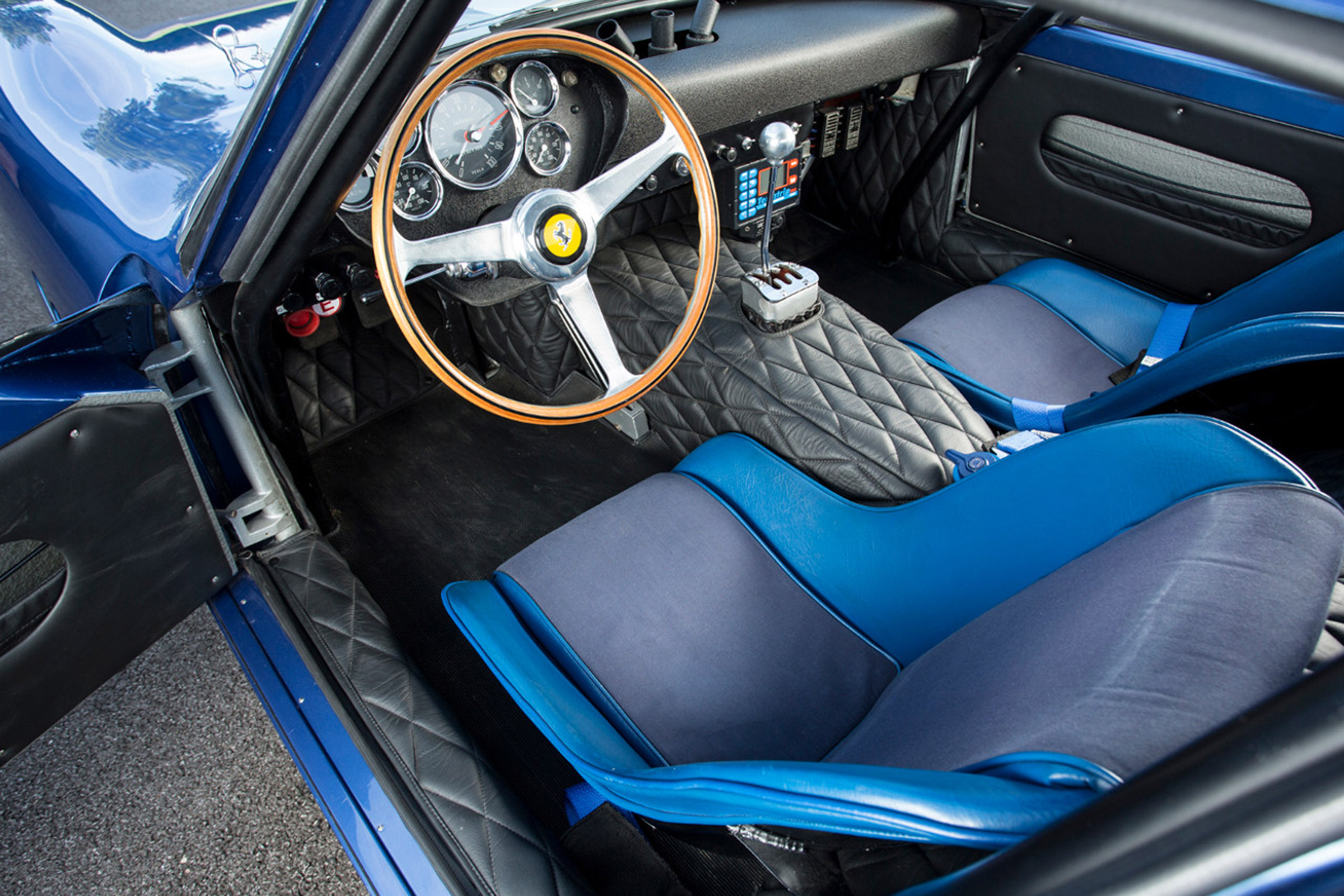 250 GTO interior