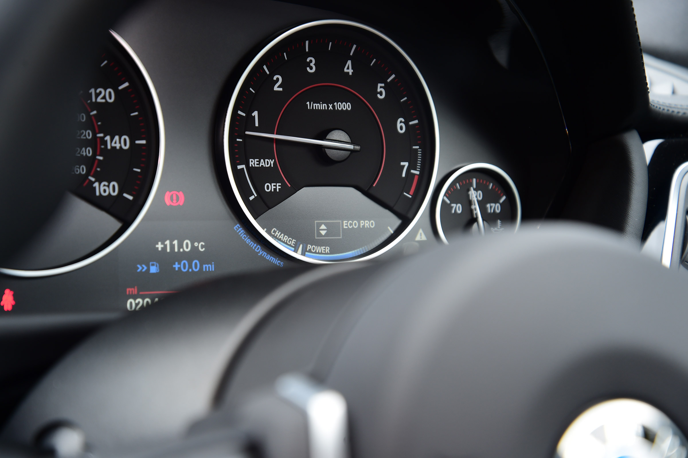 BMW 340i - dials