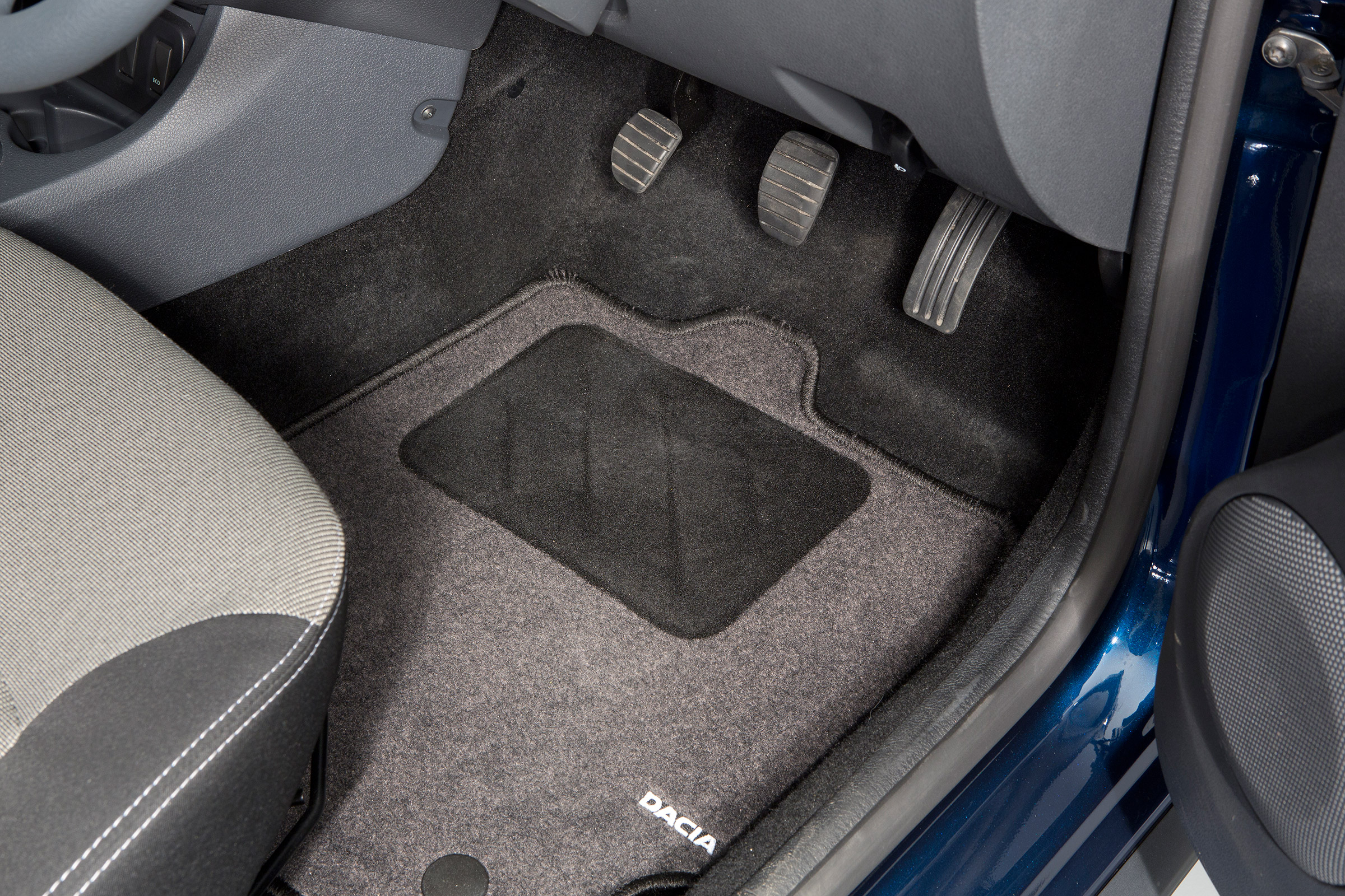 Used Dacia Duster - pedals