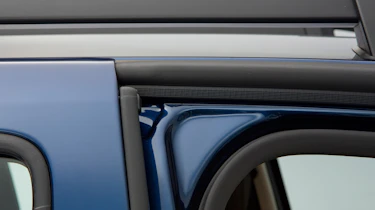 Used Dacia Duster - door seals