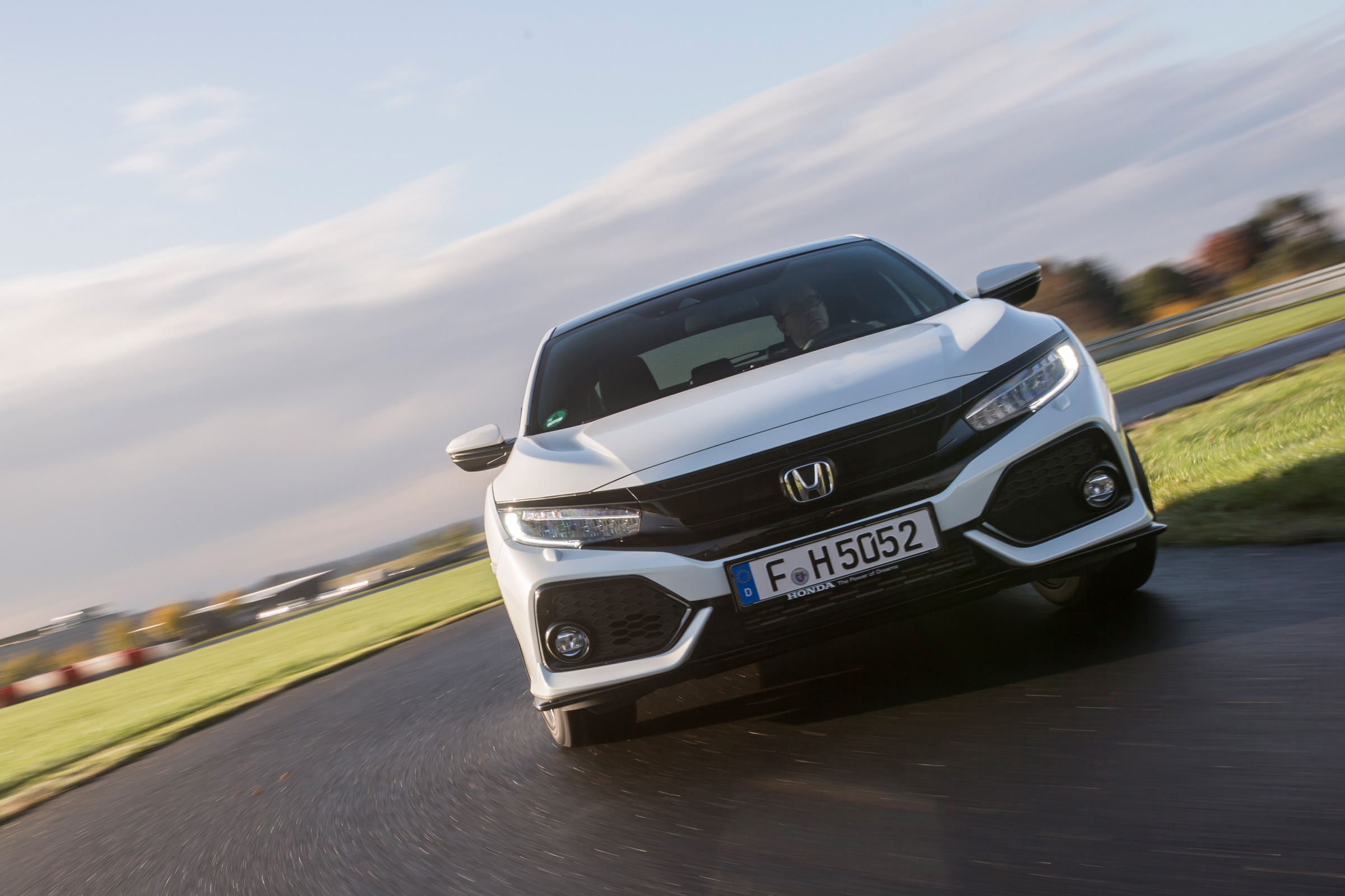 Honda Civic 2016 prototype - front cornering 3