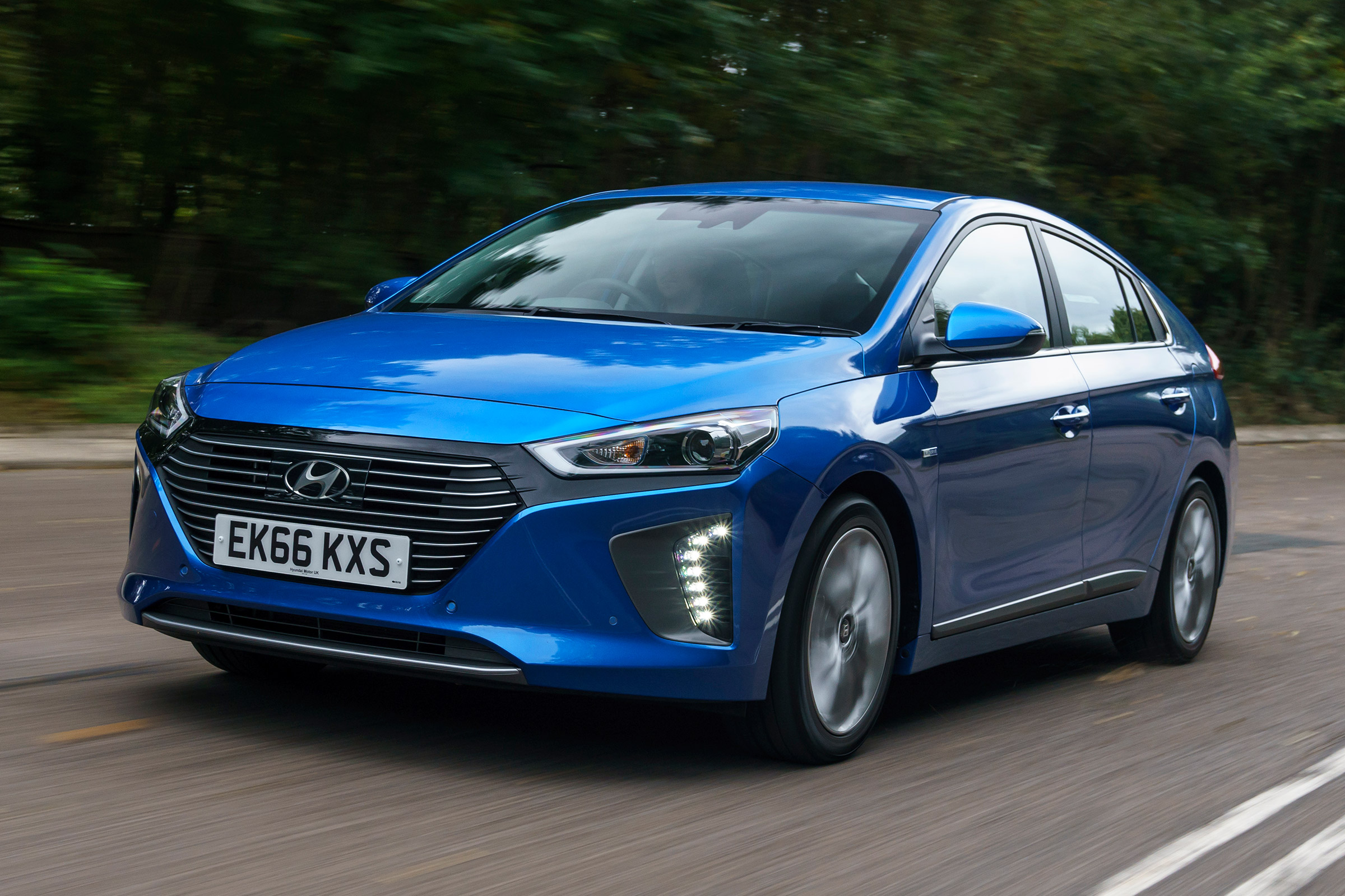Hyundai Ioniq - front