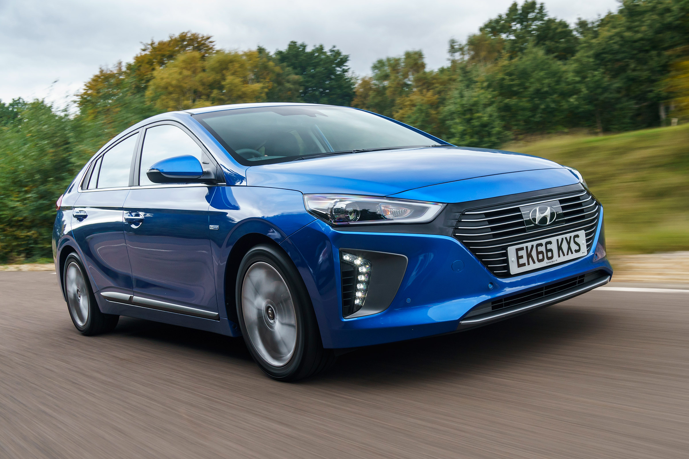 Hyundai Ioniq - front action