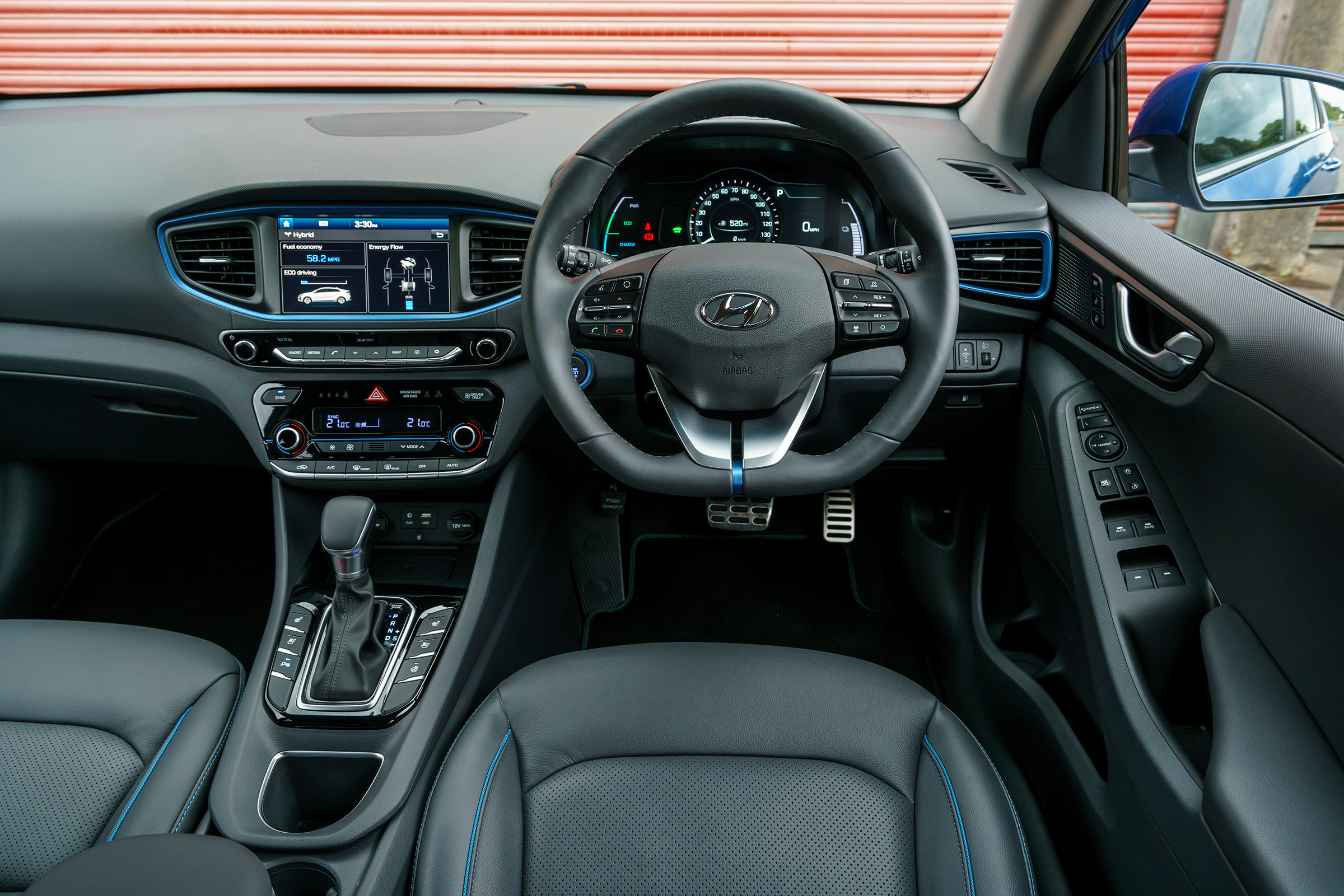 Hyundai Ioniq - dash